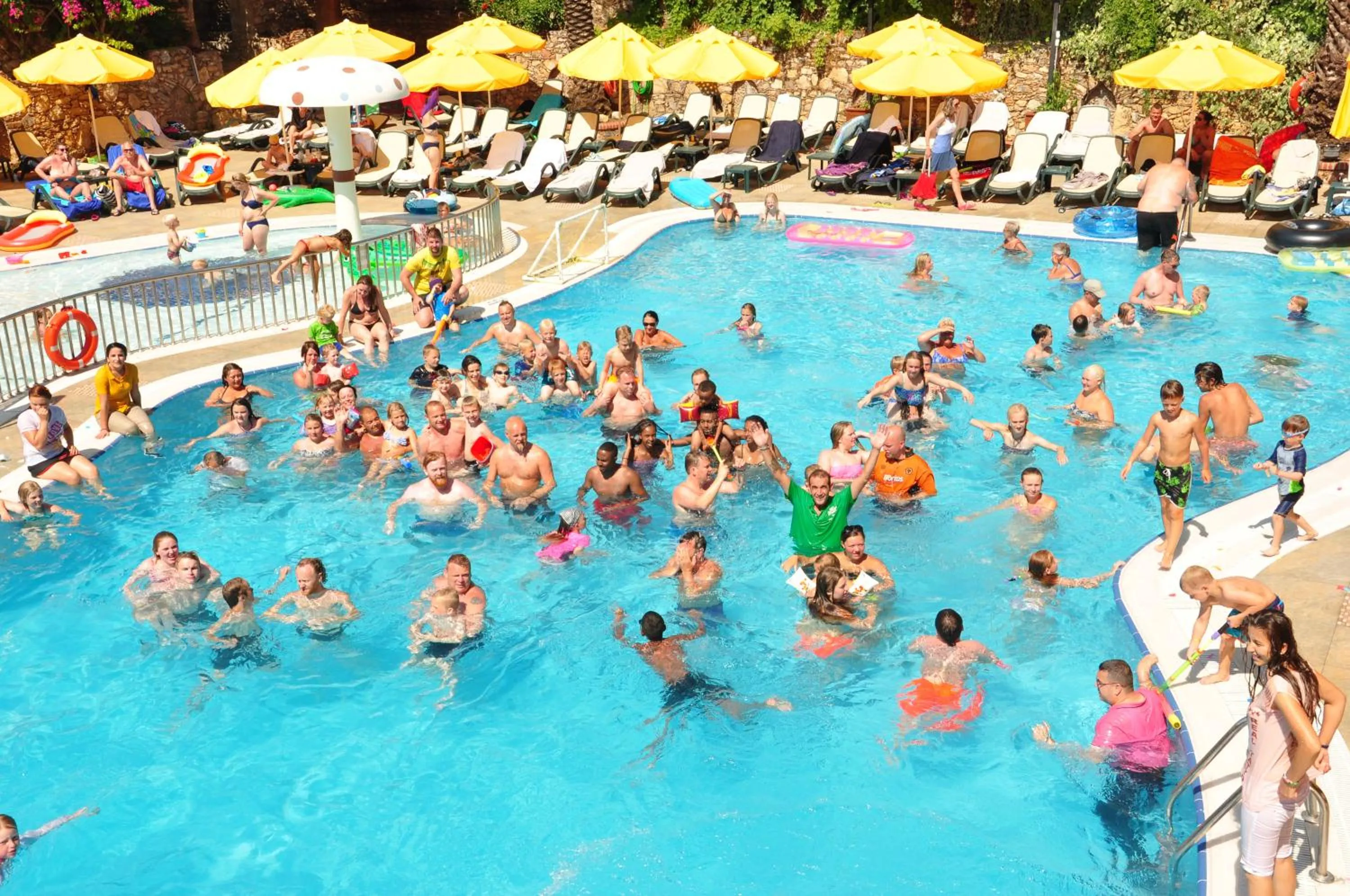 Swimming pool in Sunpark Garden Hotel
