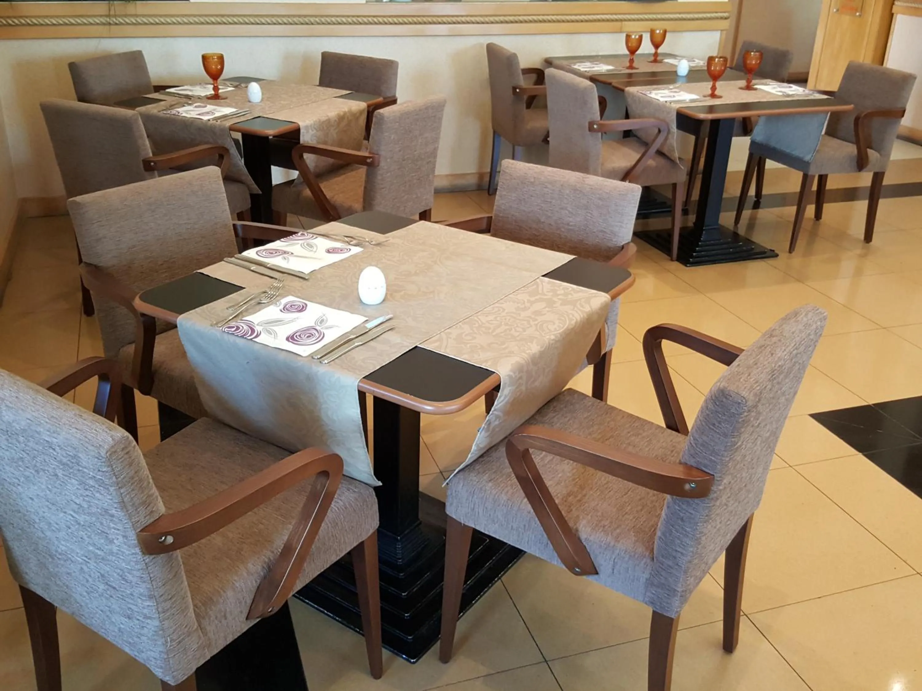 Restaurant/places to eat in Riviera Hotel