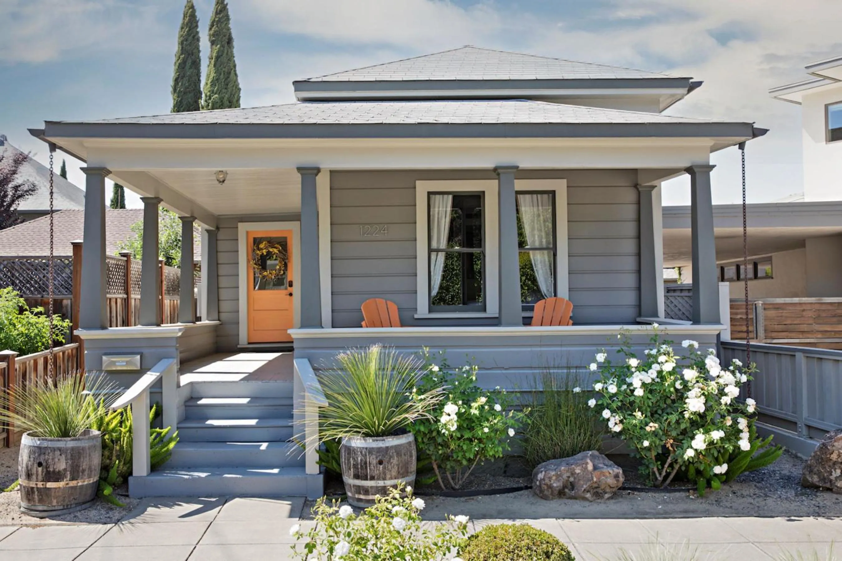 Facade/entrance in R Inn Napa