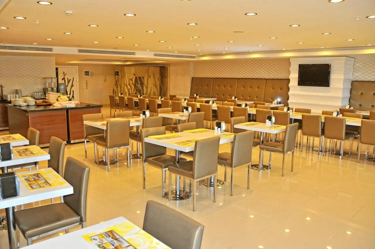 Restaurant/places to eat in Ozpark Hotel