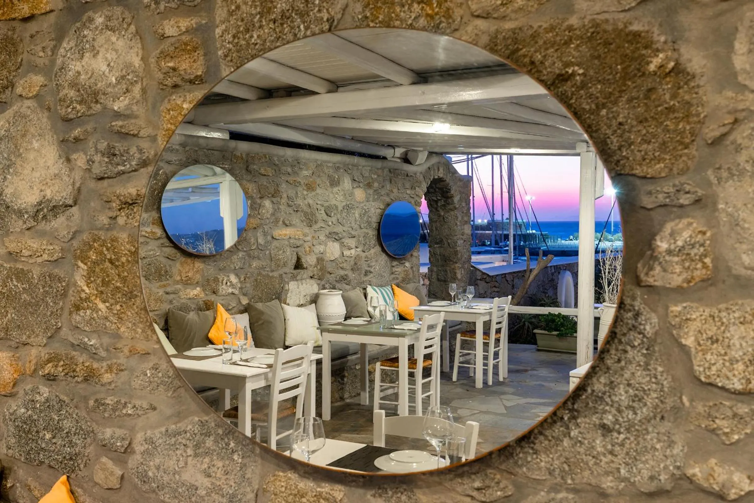 Restaurant/places to eat in Olia Hotel