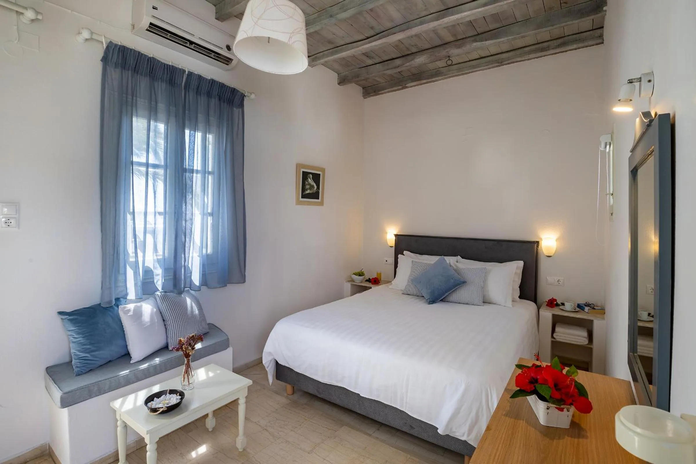 Bedroom, Bed in Olia Hotel