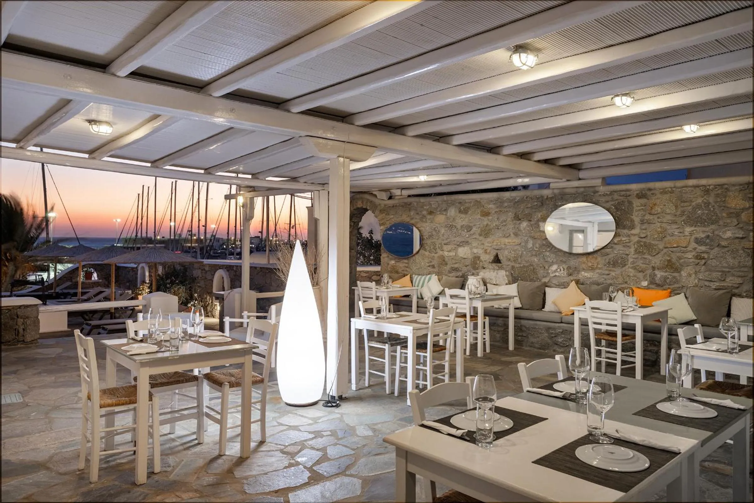 Restaurant/places to eat in Olia Hotel