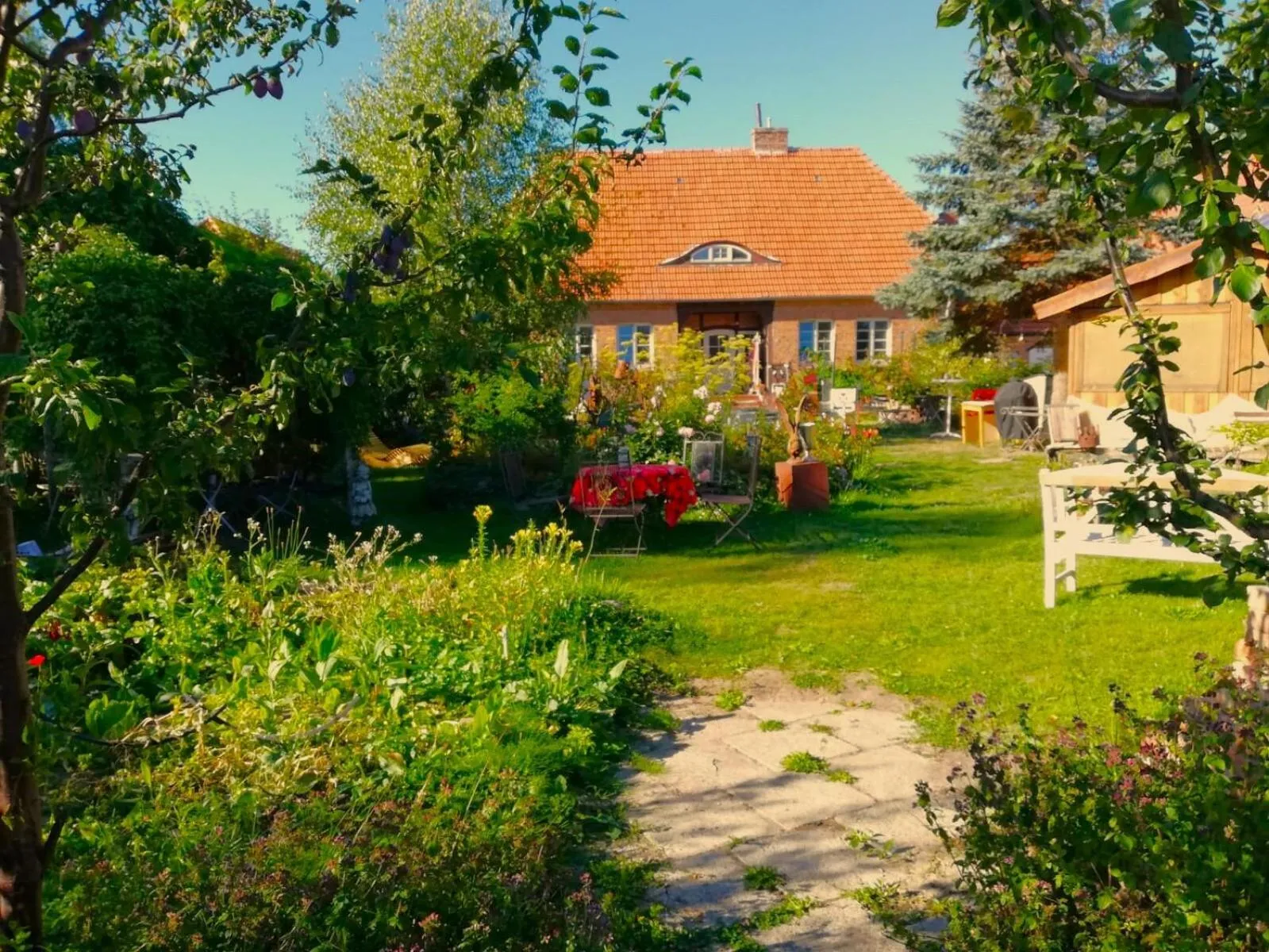 Property building, Garden in Kräuter & Märchen - Apartments