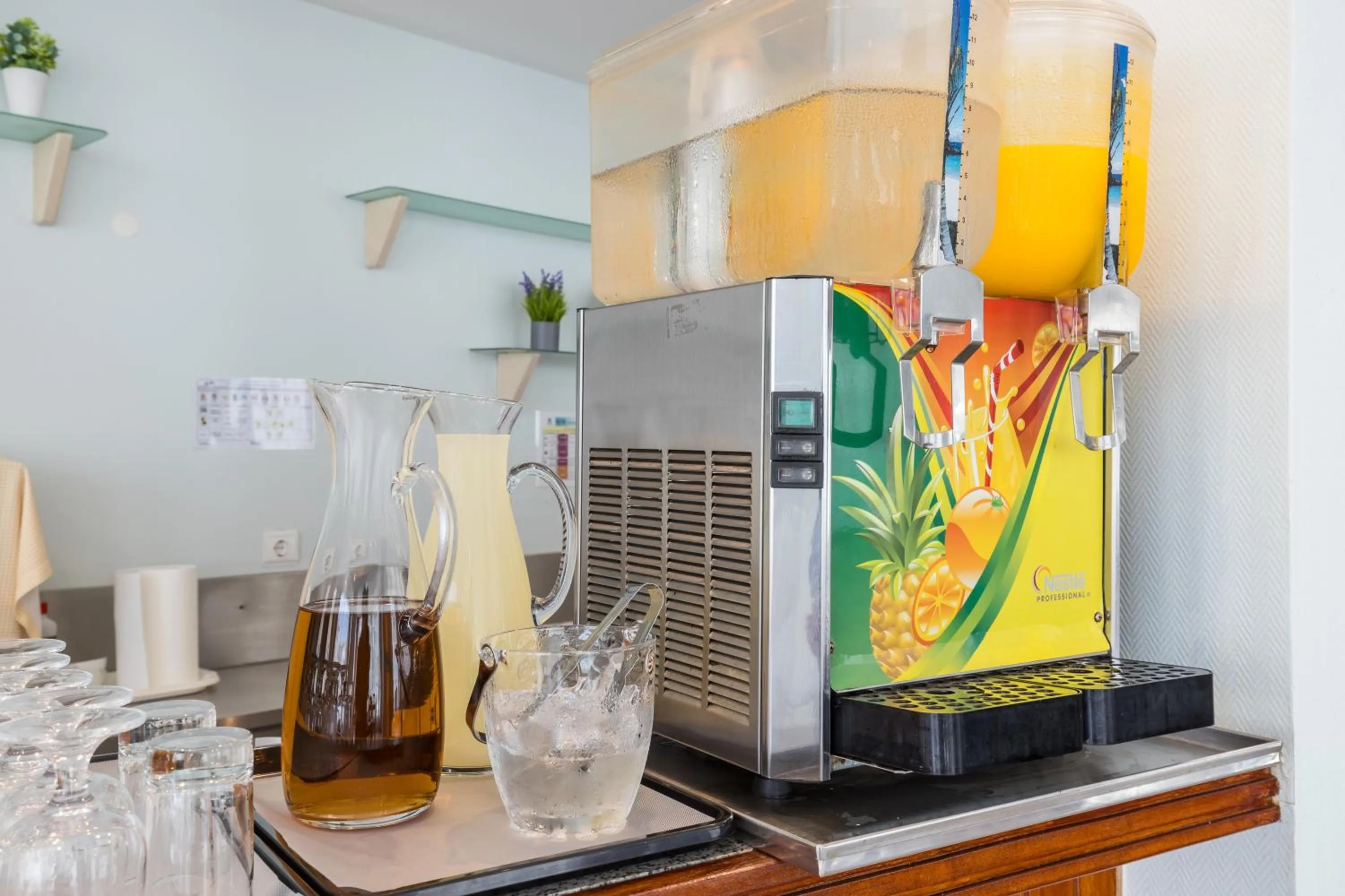 Breakfast in Hotel Residencial Colibri