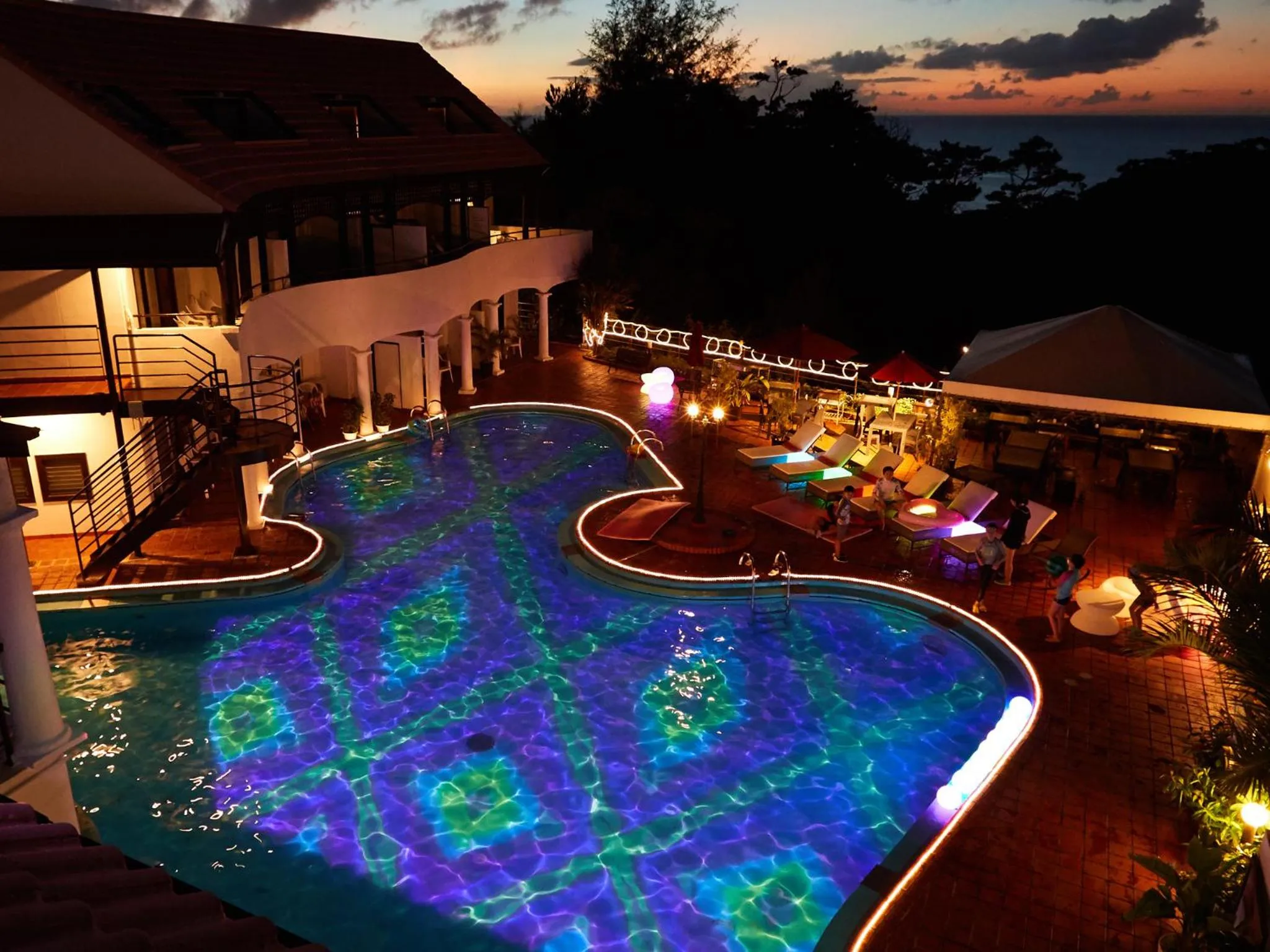 Evening entertainment in The Pool Resort Villa Hasta Manana