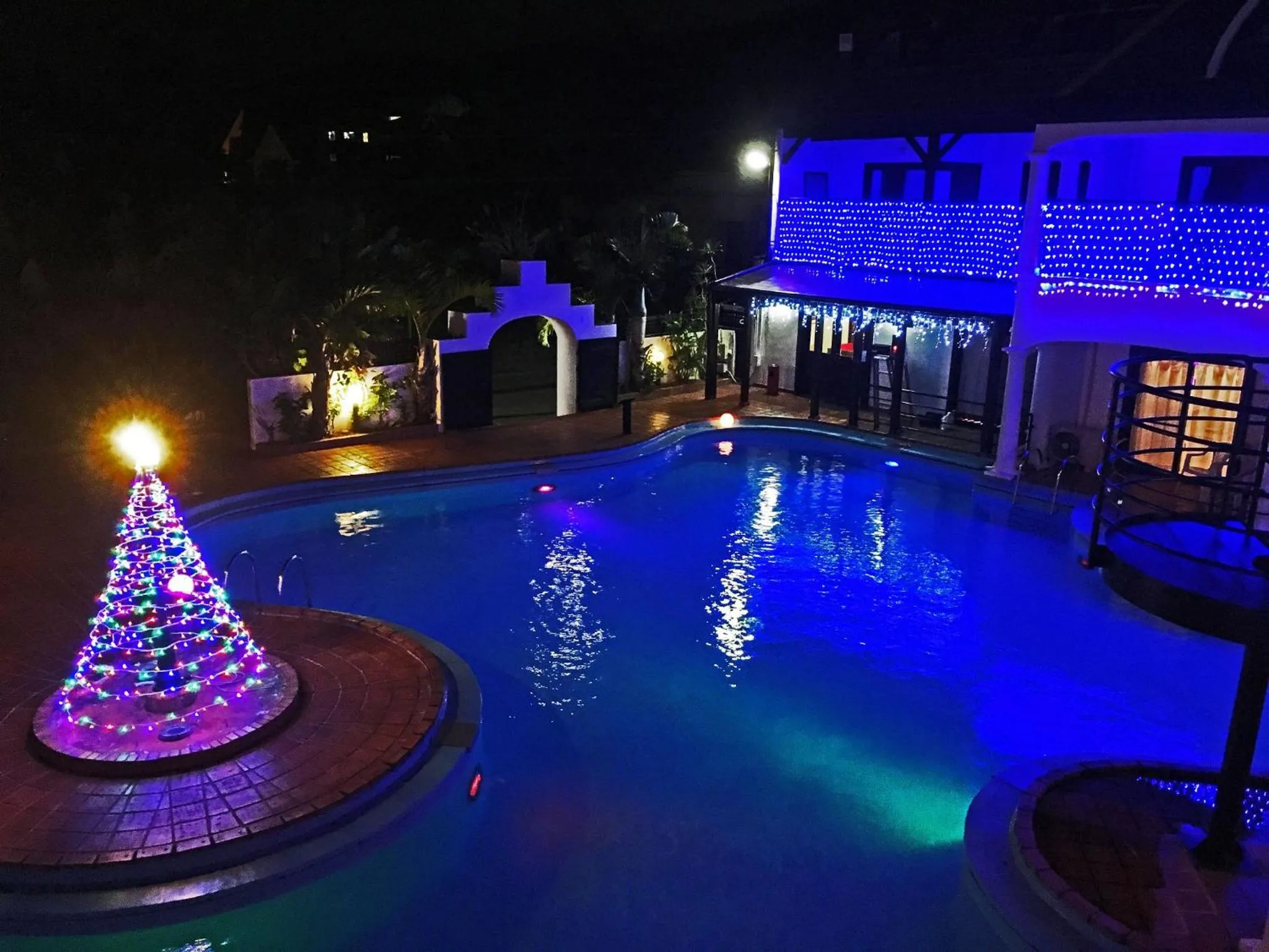 Winter in The Pool Resort Villa Hasta Manana