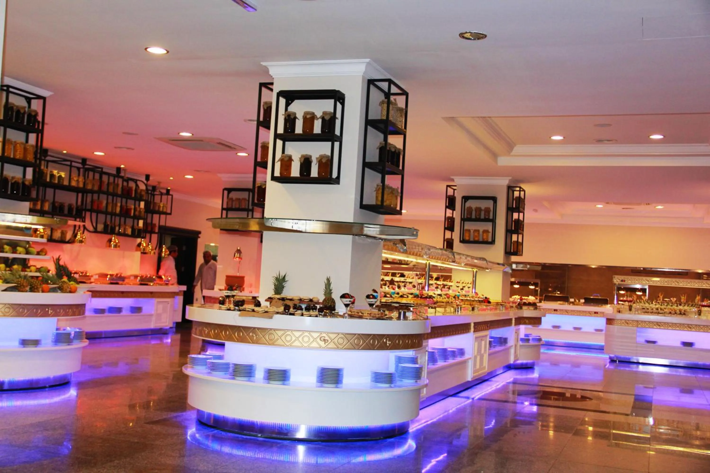 Restaurant/places to eat in Grand Pasa Hotel