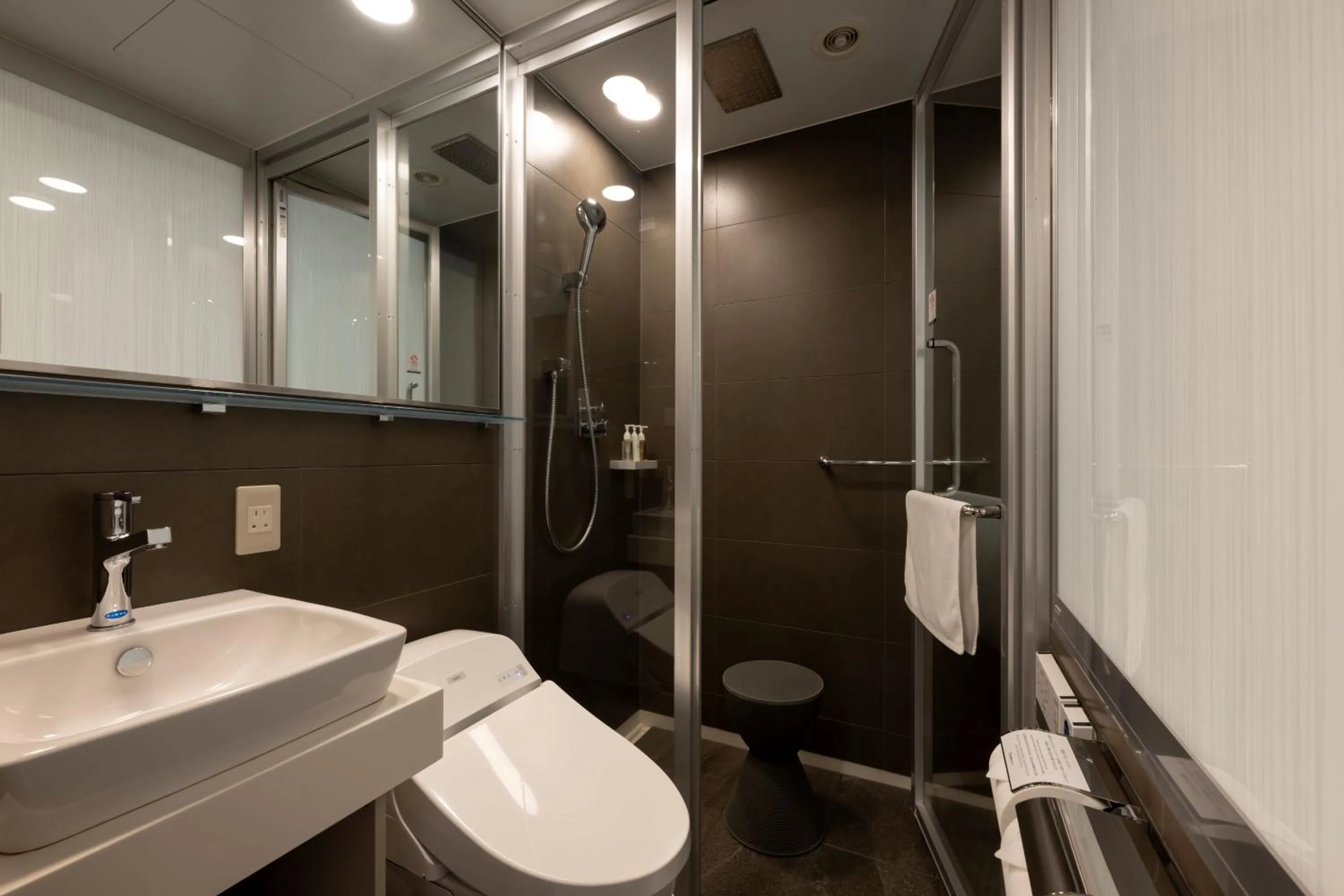 Shower in remm Tokyo Kyobashi