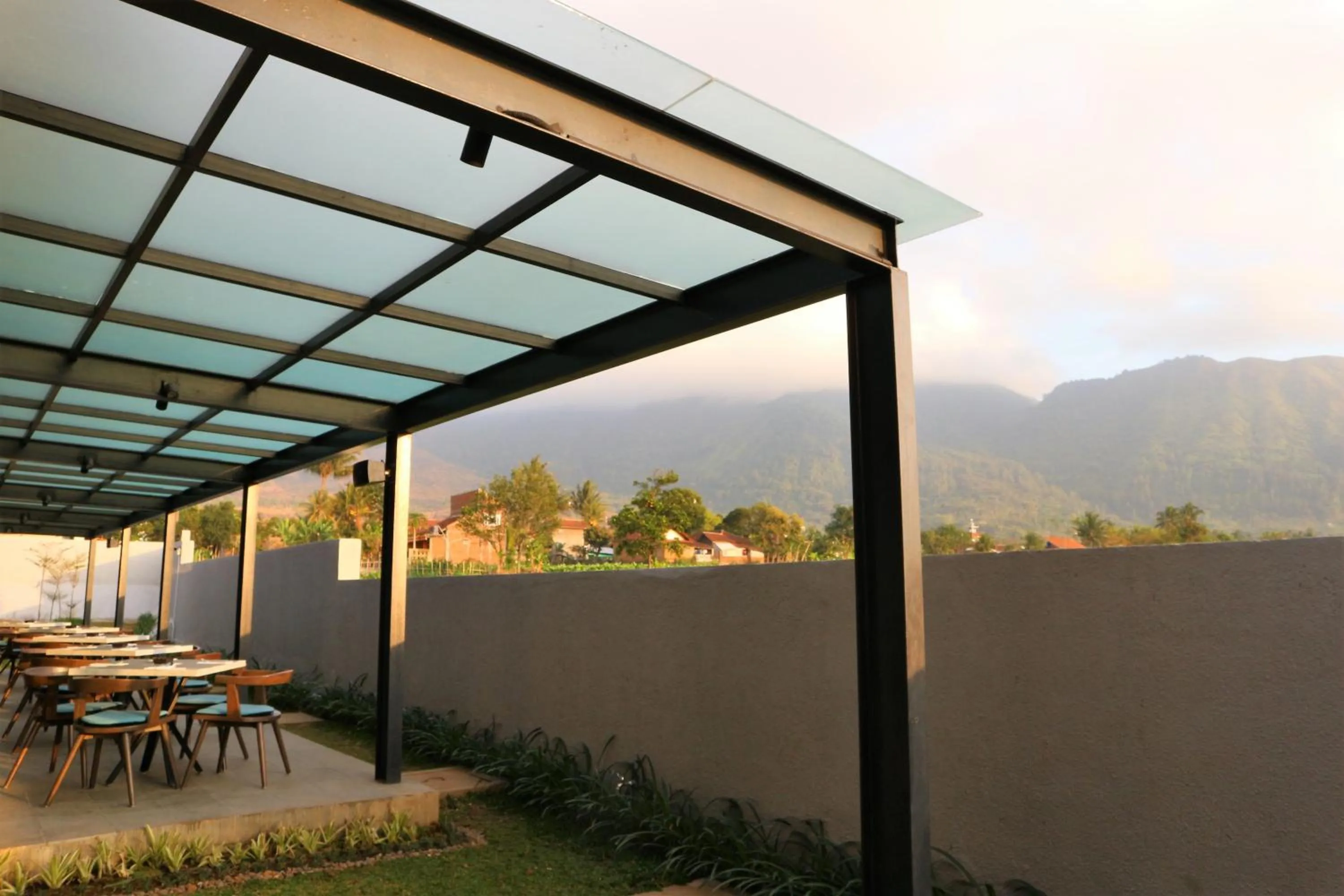 Restaurant/places to eat in Hotel Santika Premiere Garut