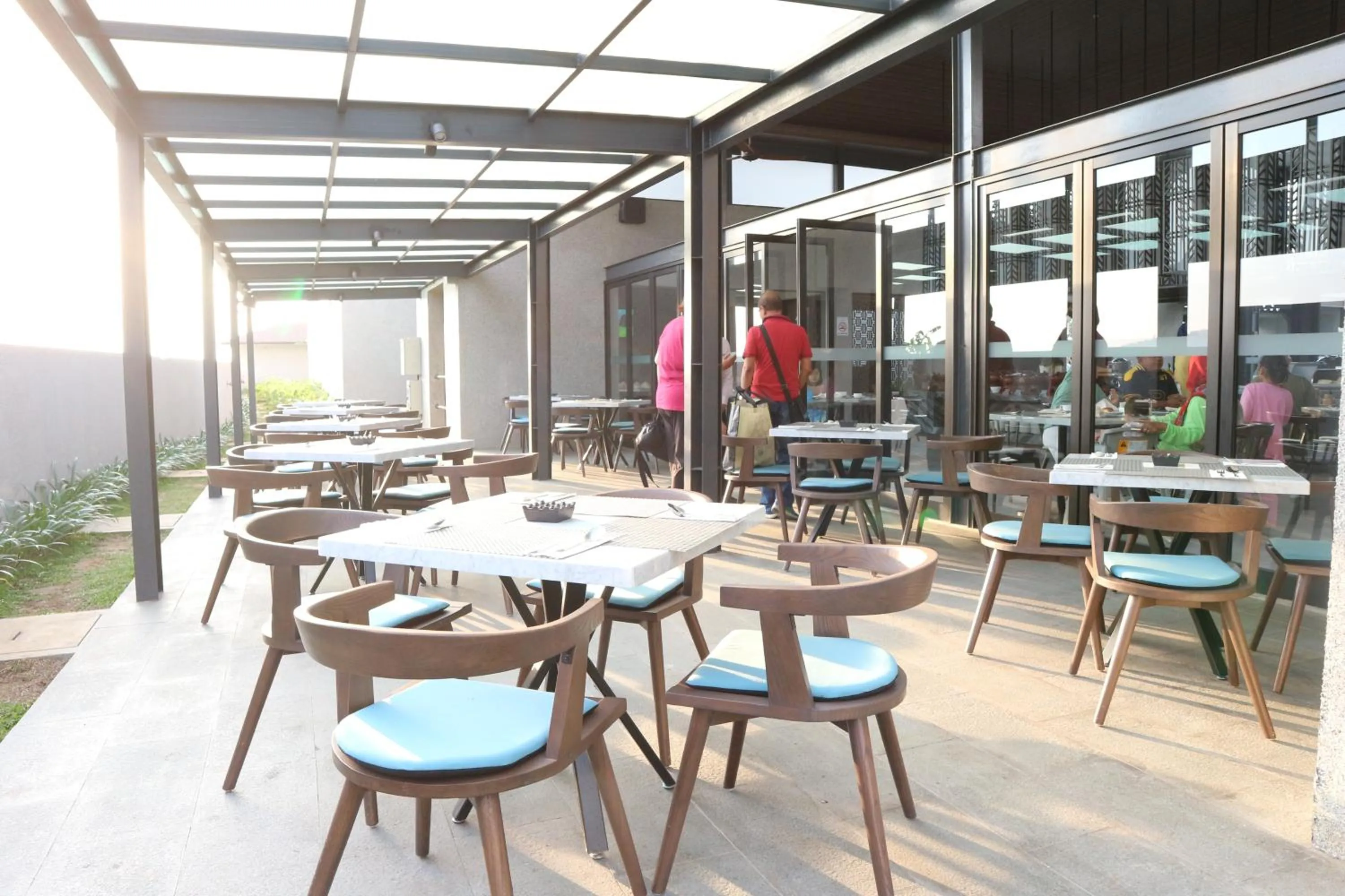 Restaurant/places to eat in Hotel Santika Premiere Garut