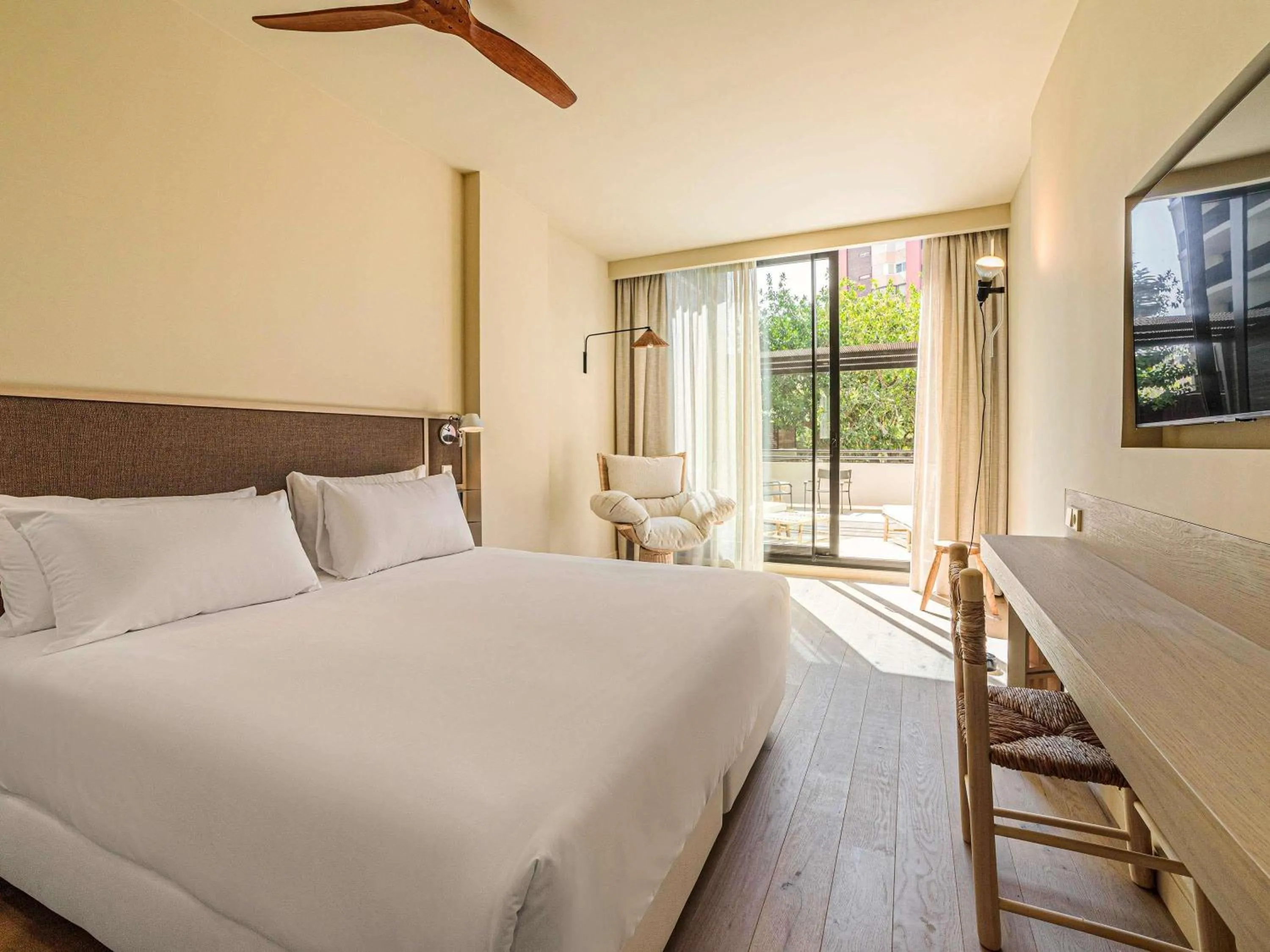 Bedroom, Bed in Mercure Benidorm