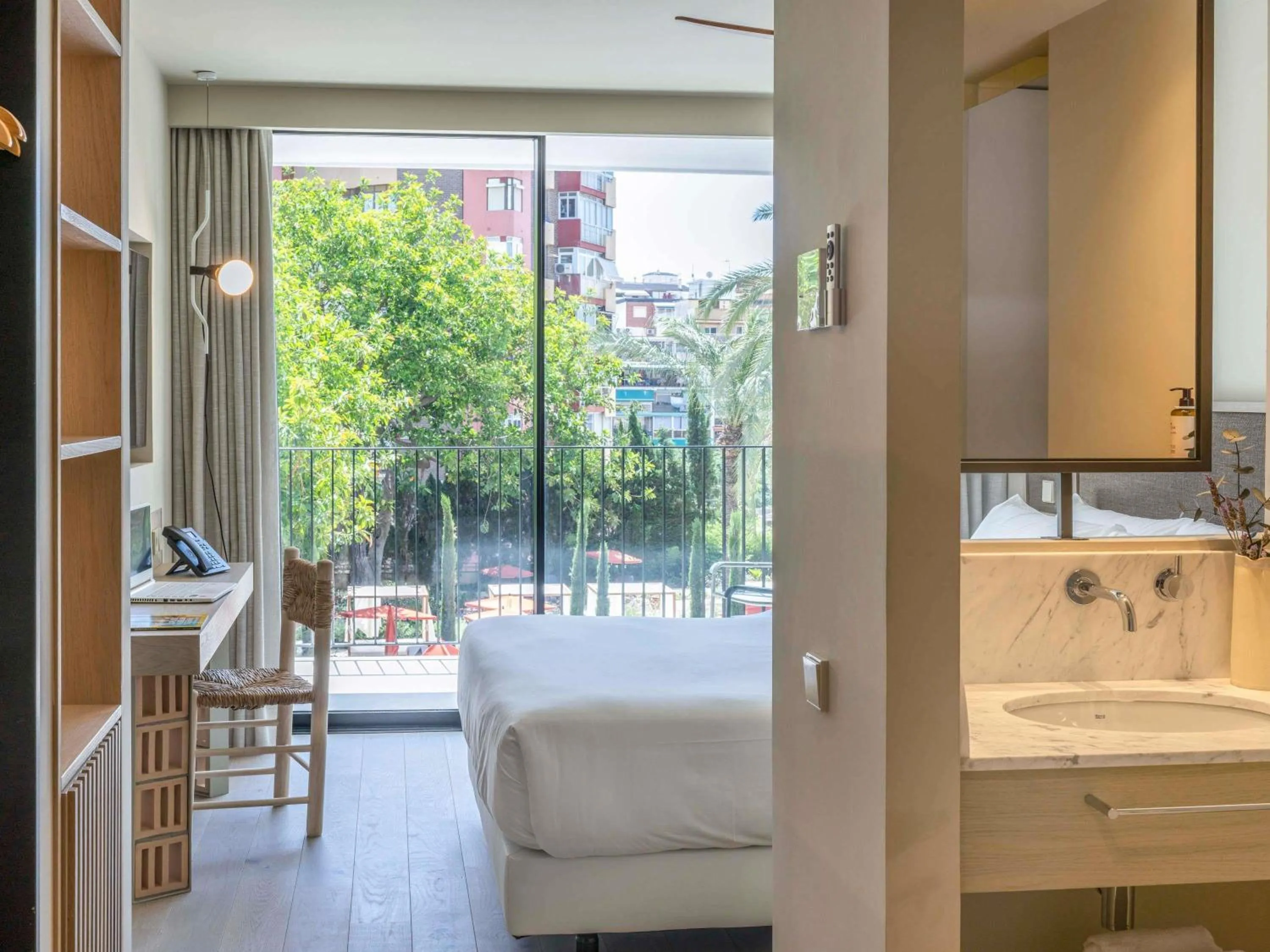 Bedroom, Bed in Mercure Benidorm