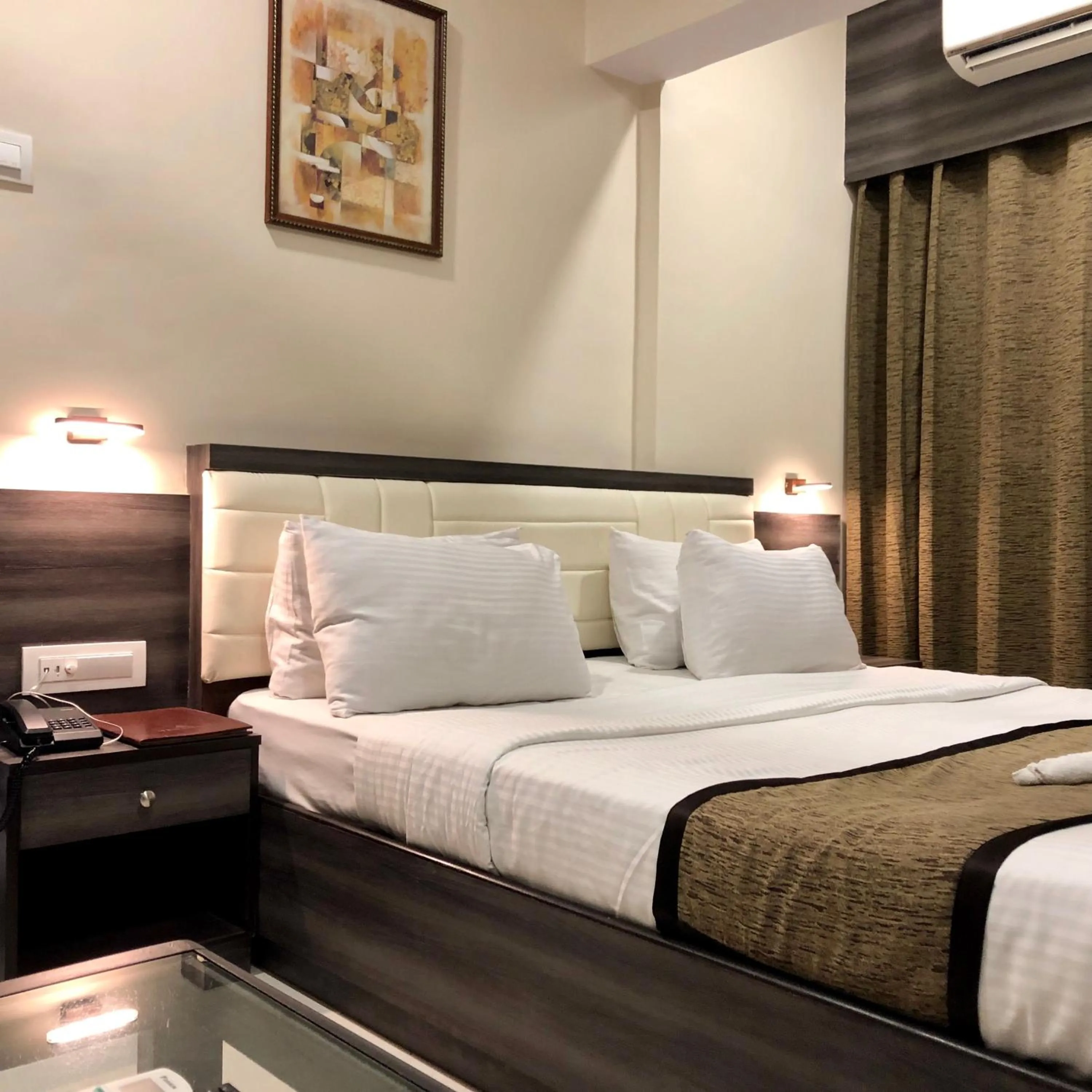Bed in Hotel Avon Ruby Dadar