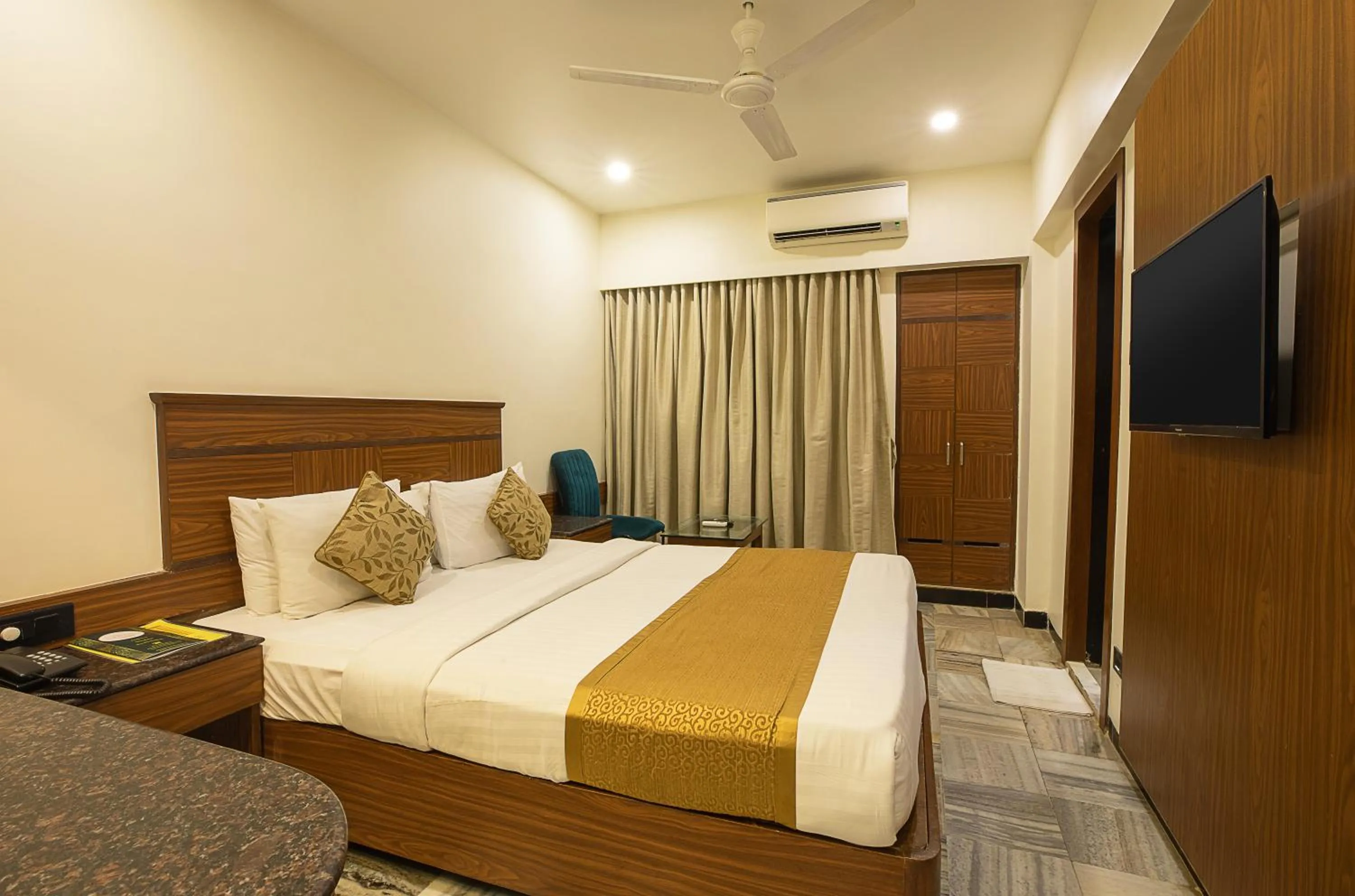 Bedroom, Bed in Hotel Avon Ruby Dadar