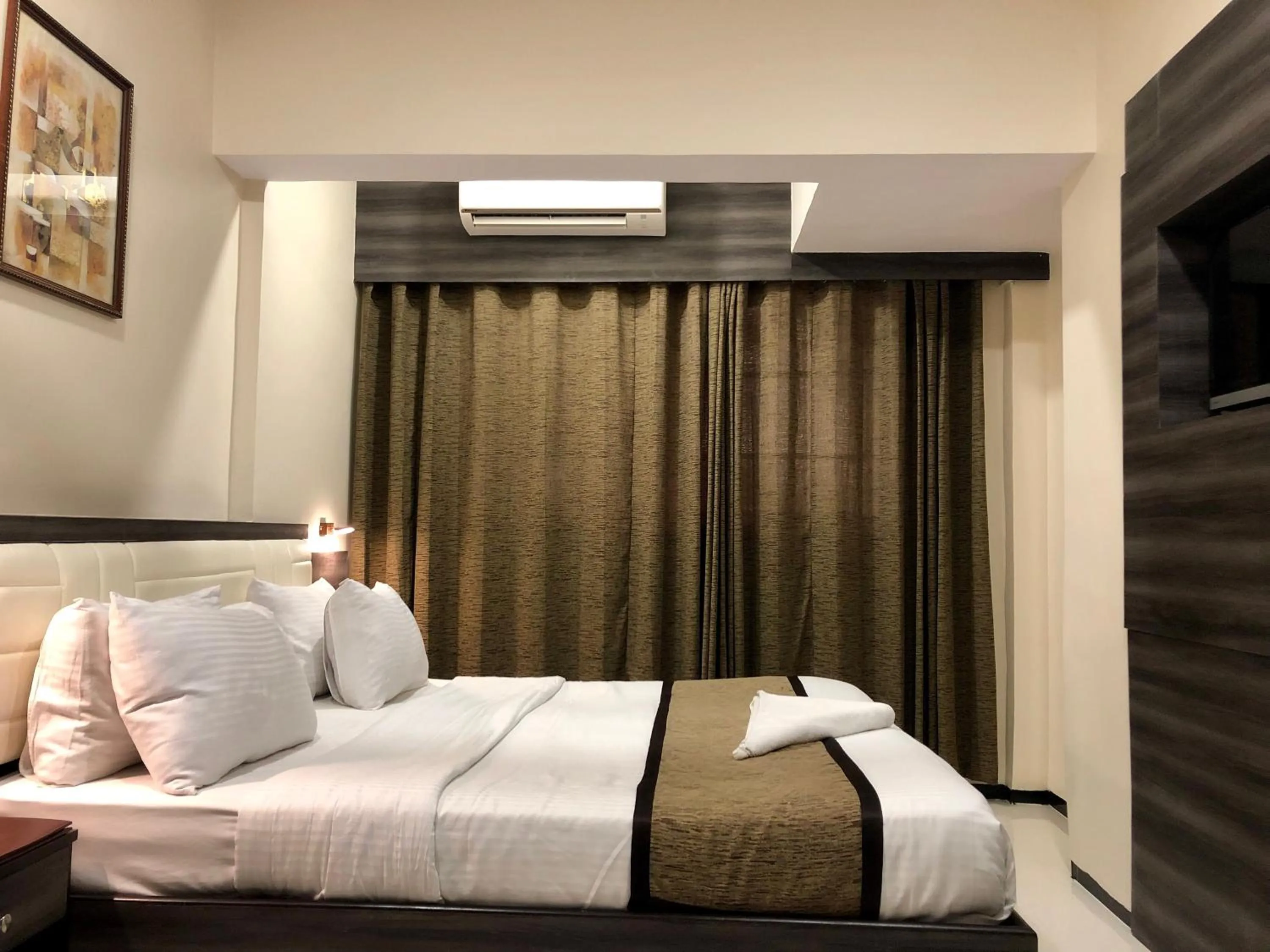 Bedroom, Bed in Hotel Avon Ruby Dadar