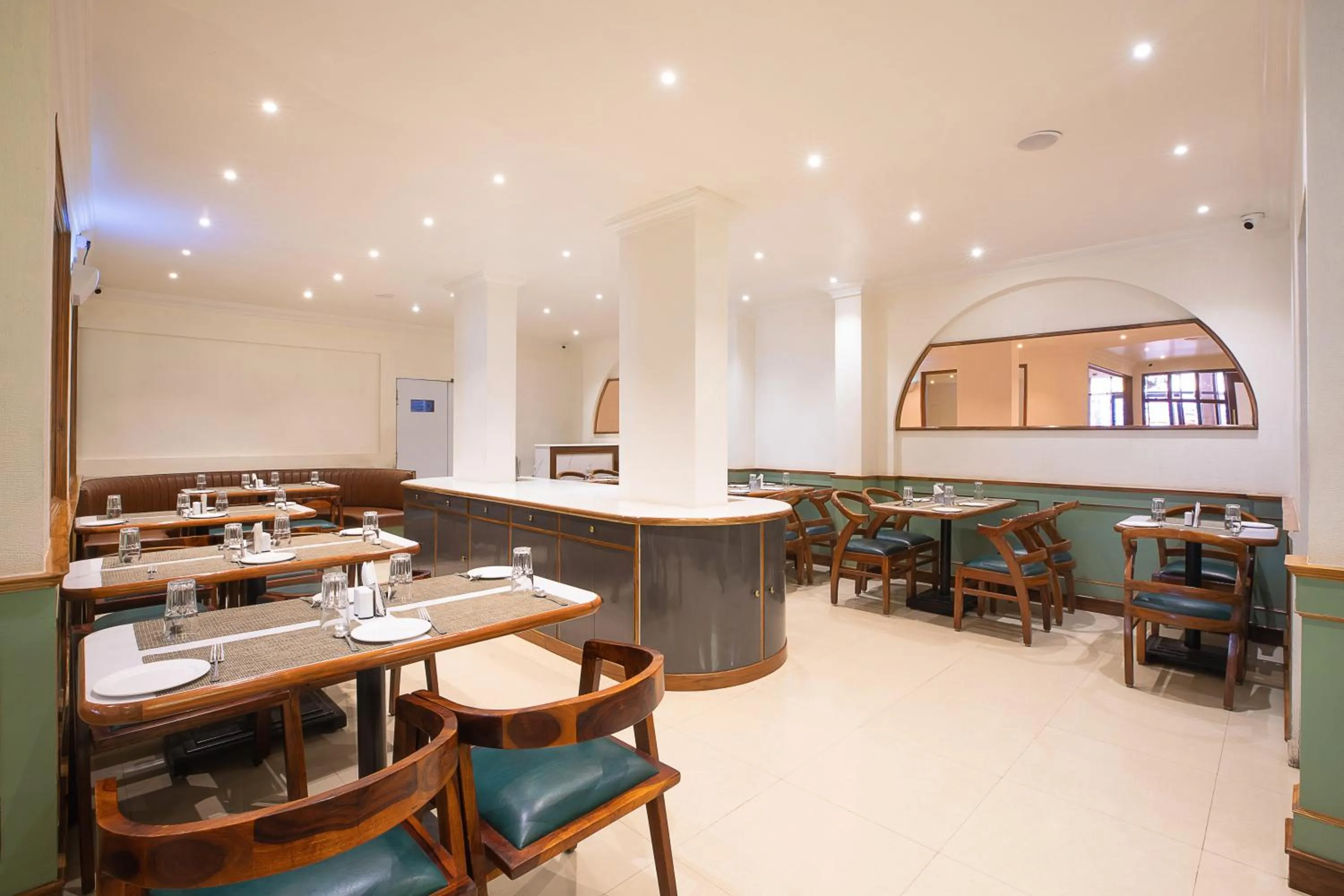 Restaurant/places to eat in Hotel Avon Ruby Dadar