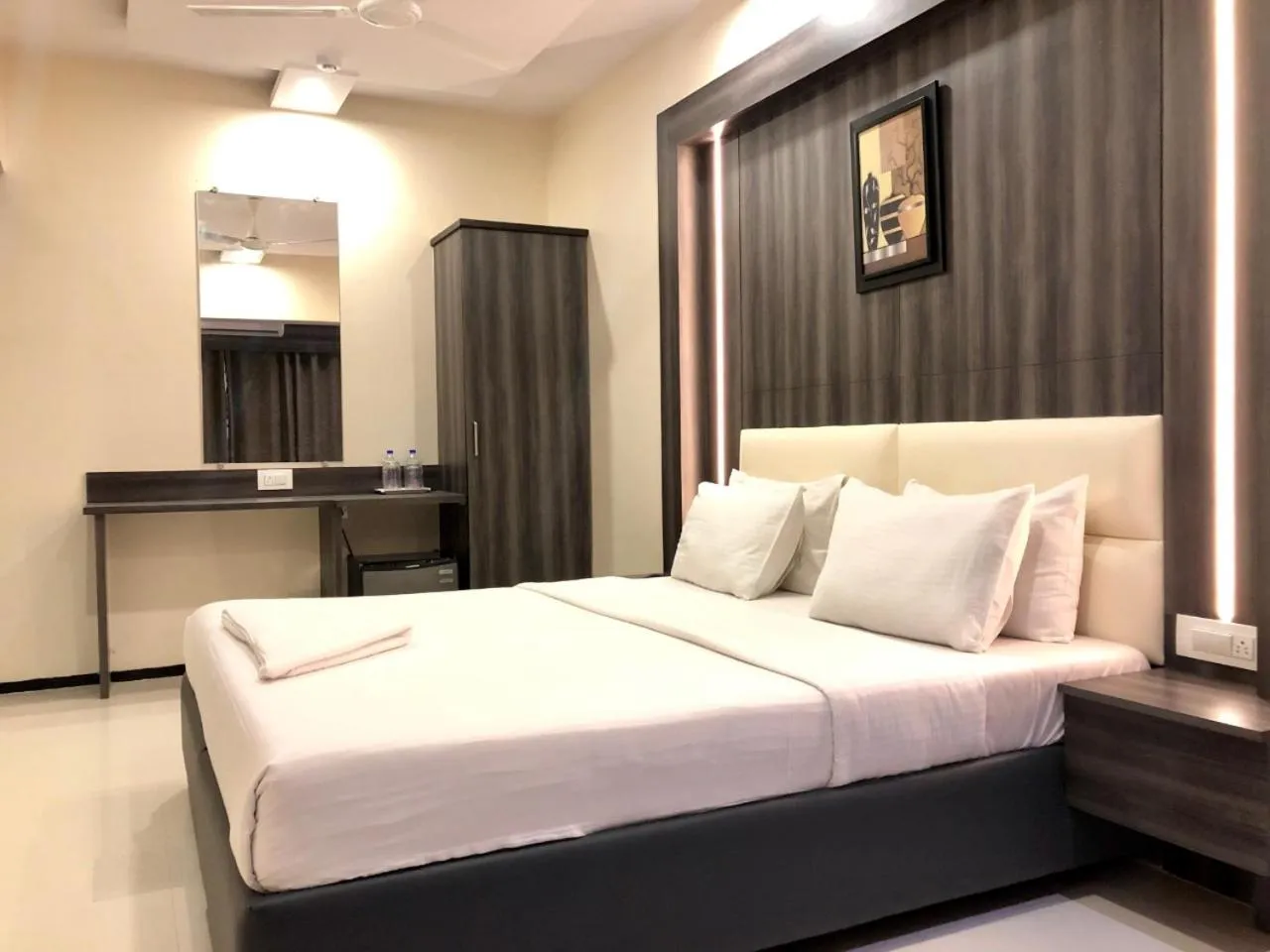 Bed in Hotel Avon Ruby Dadar