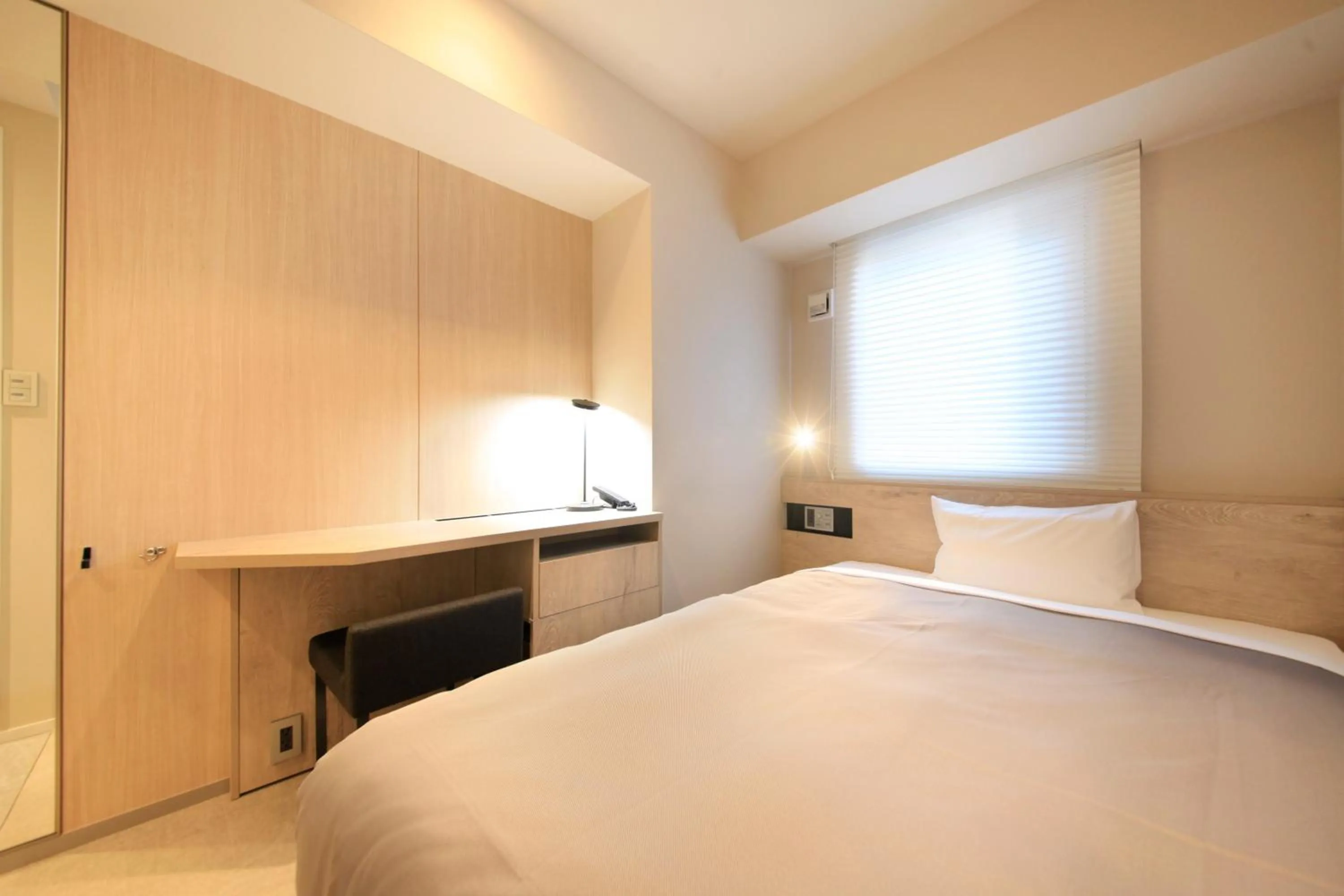 Photo of the whole room, Bed in S-peria Inn Nihombashi Hakozaki