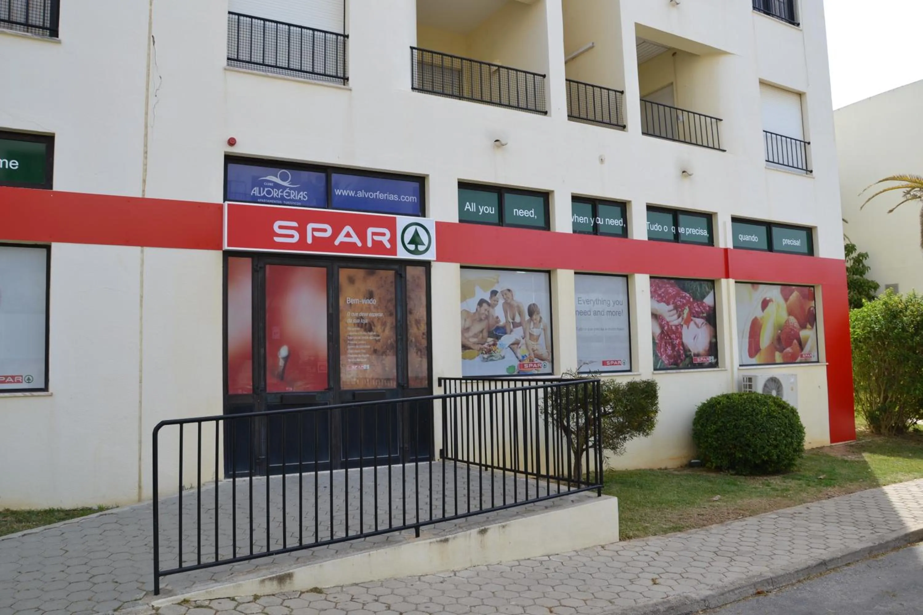 Facade/entrance in Clube Alvorférias
