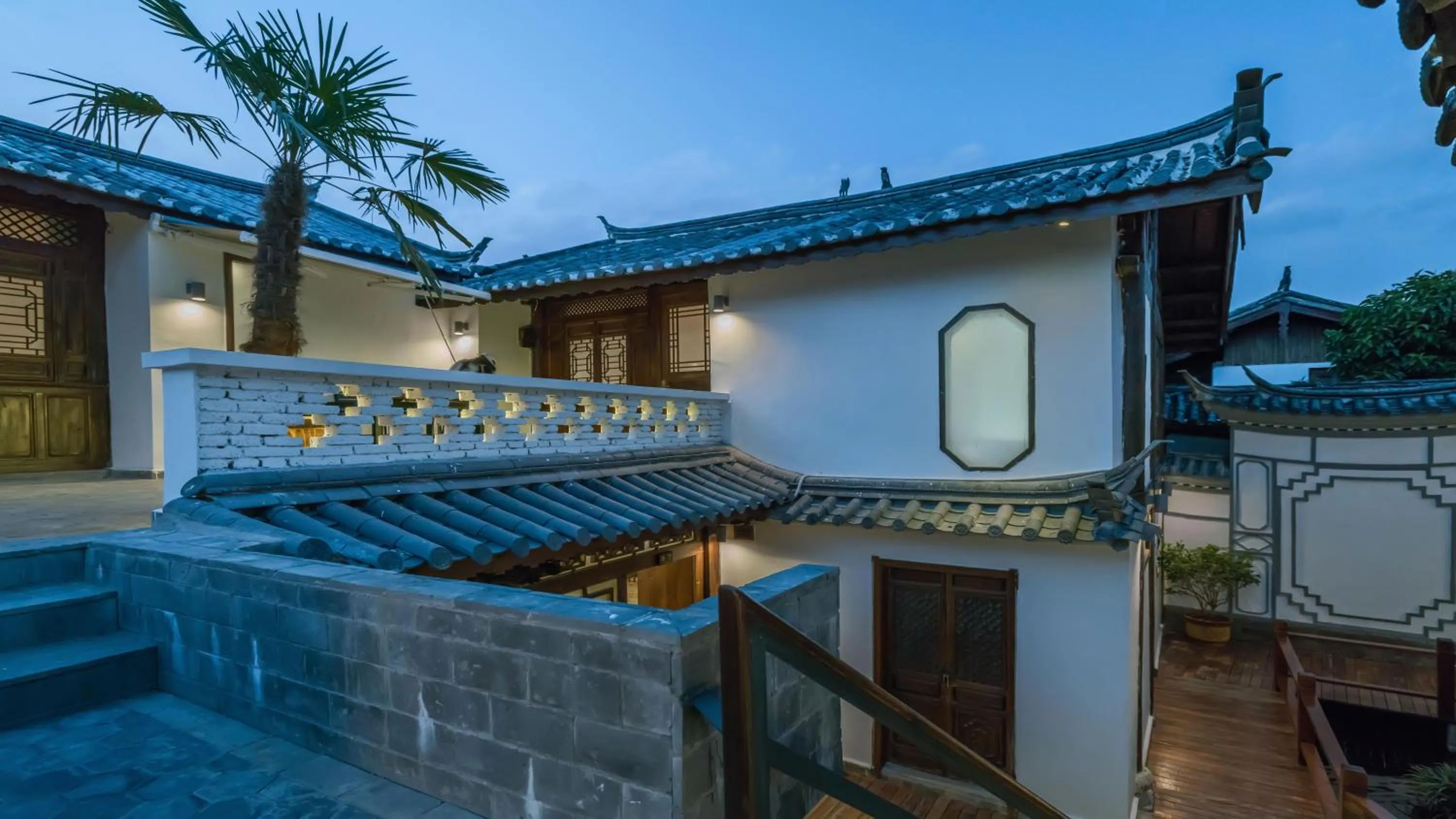 Property building in Artistic-Suite