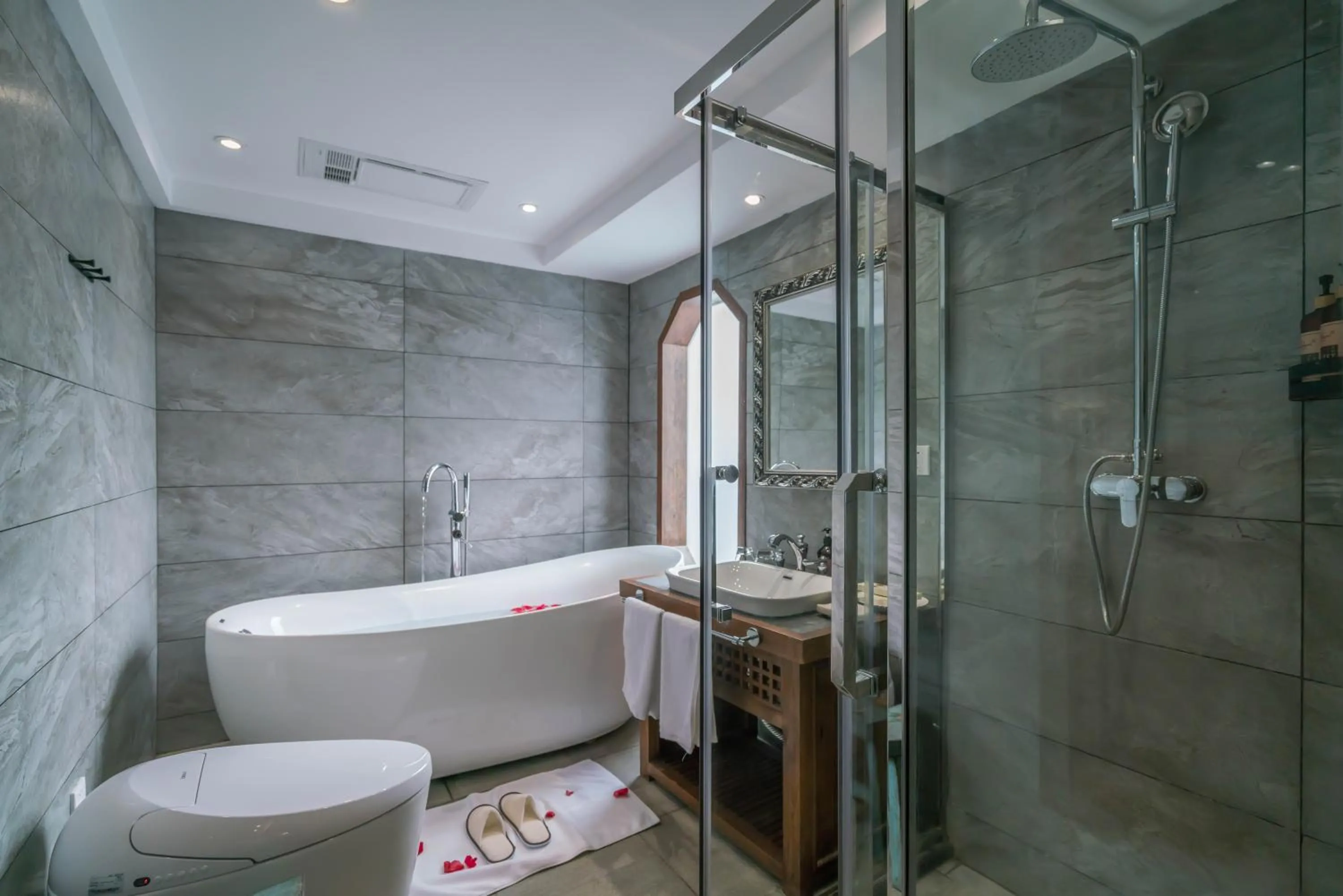 Bathroom in Artistic-Suite