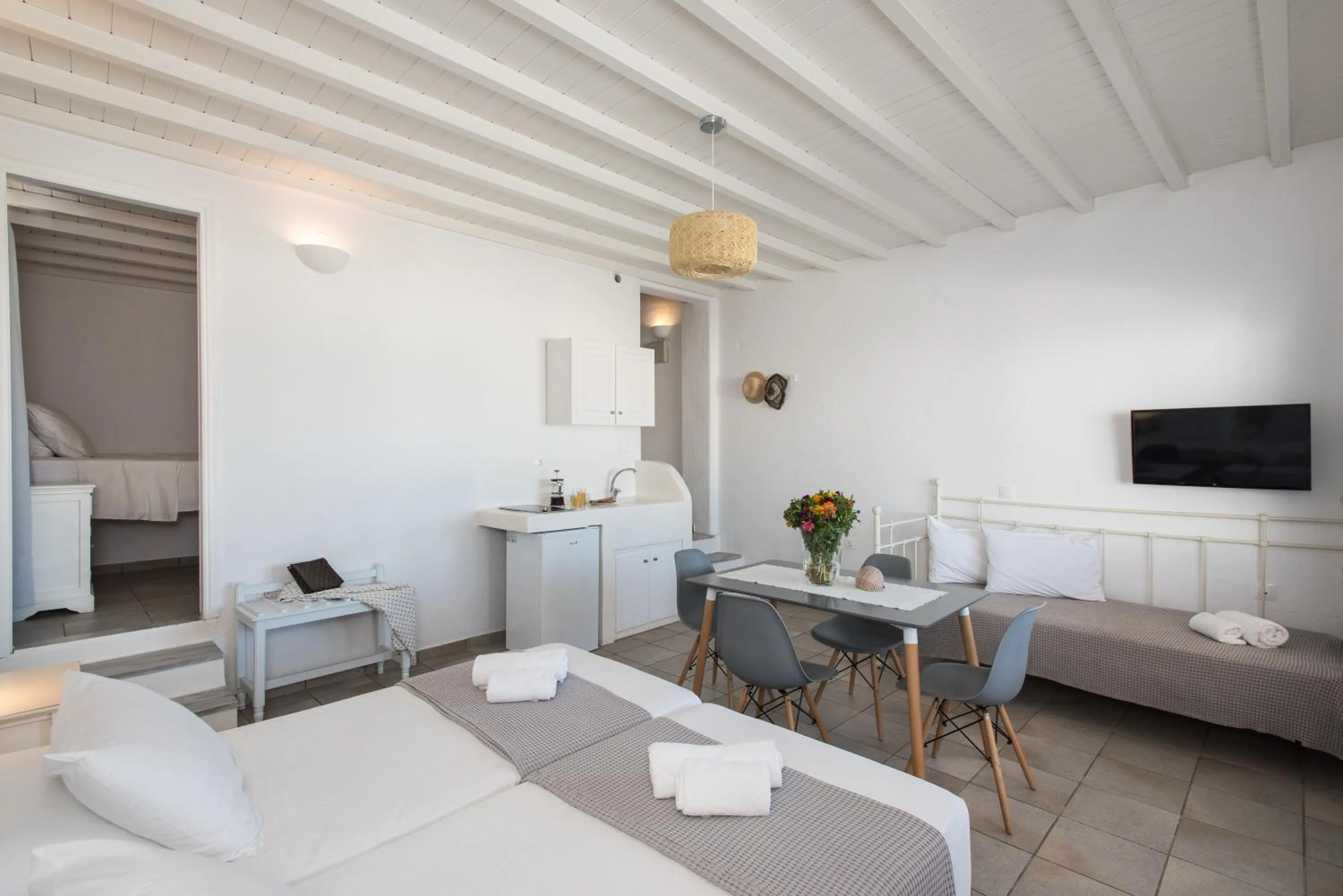 Dining area, Bed in Madres Houses