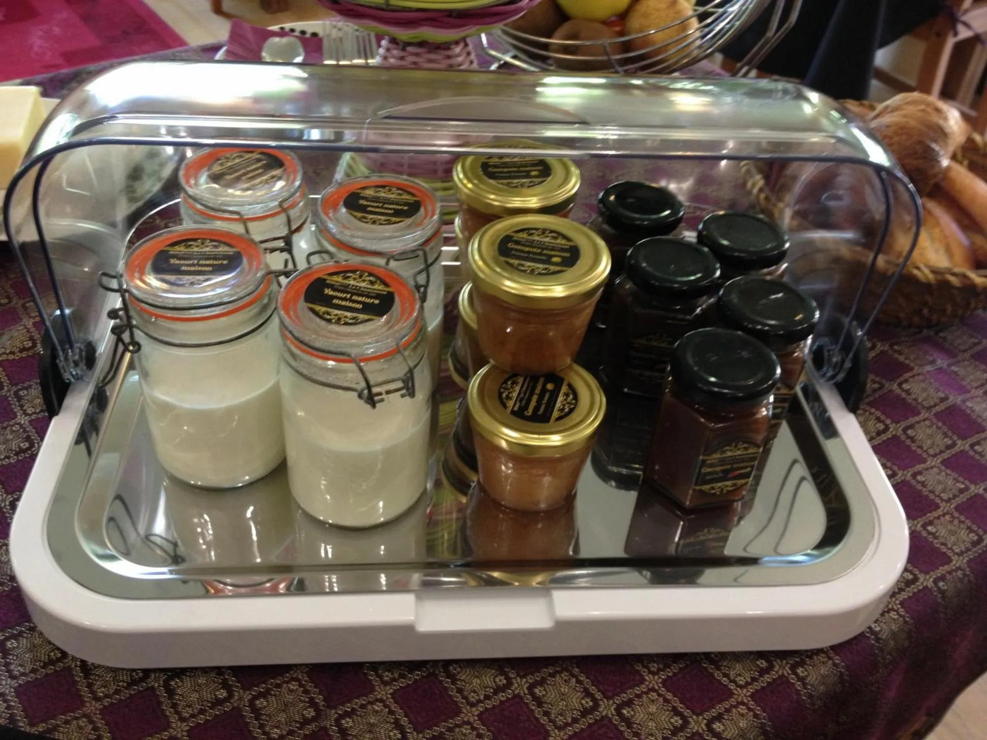 Breakfast in LOGIS Hôtel Le Chantoiseau