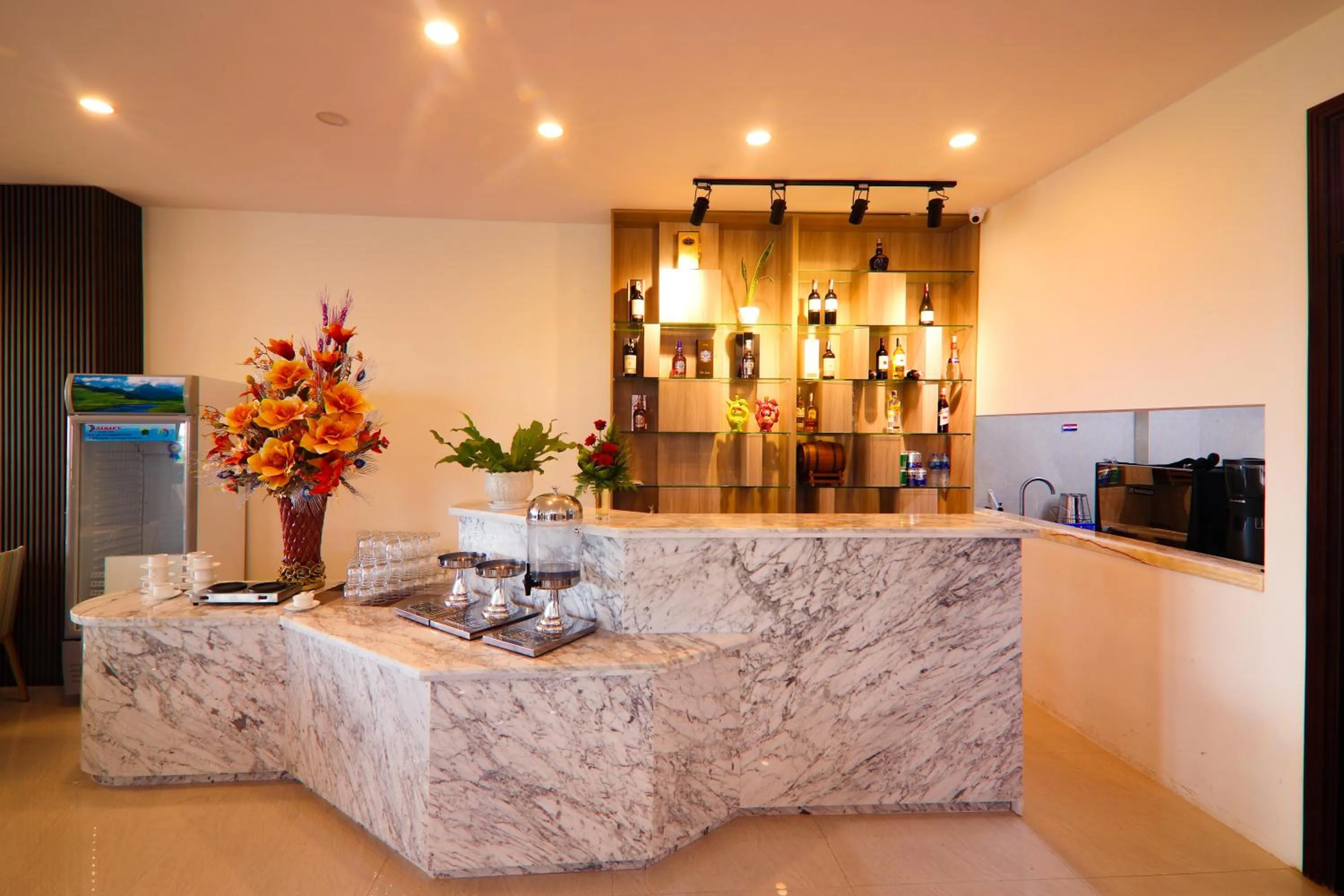 Restaurant/places to eat in Lake View Hotel