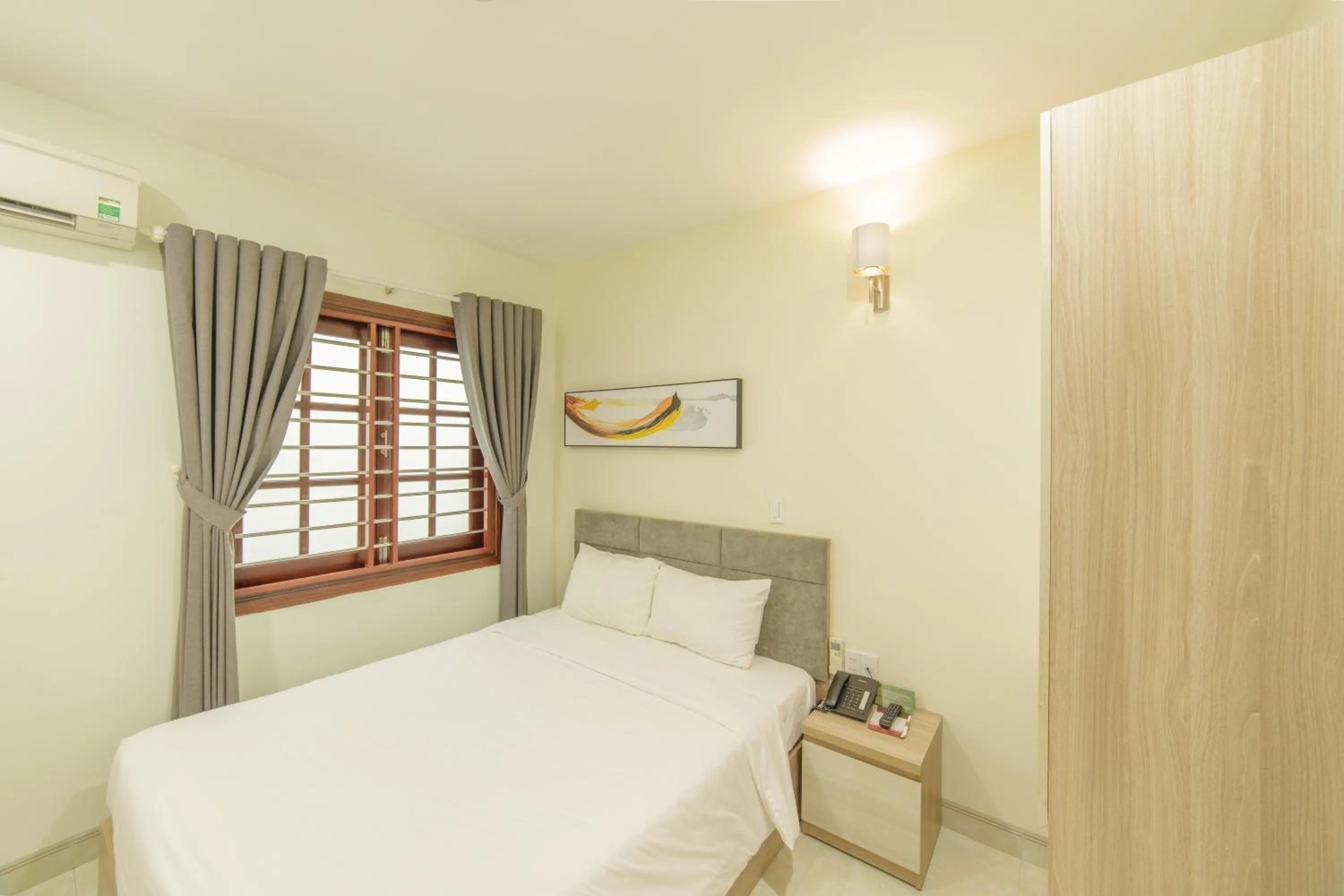 Bed in Lake View Hotel