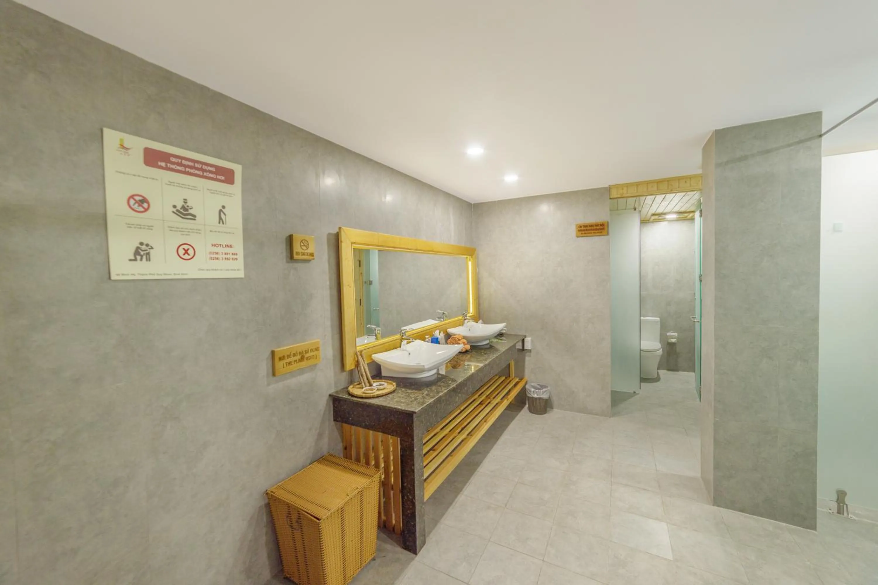 Bed in Lake View Hotel