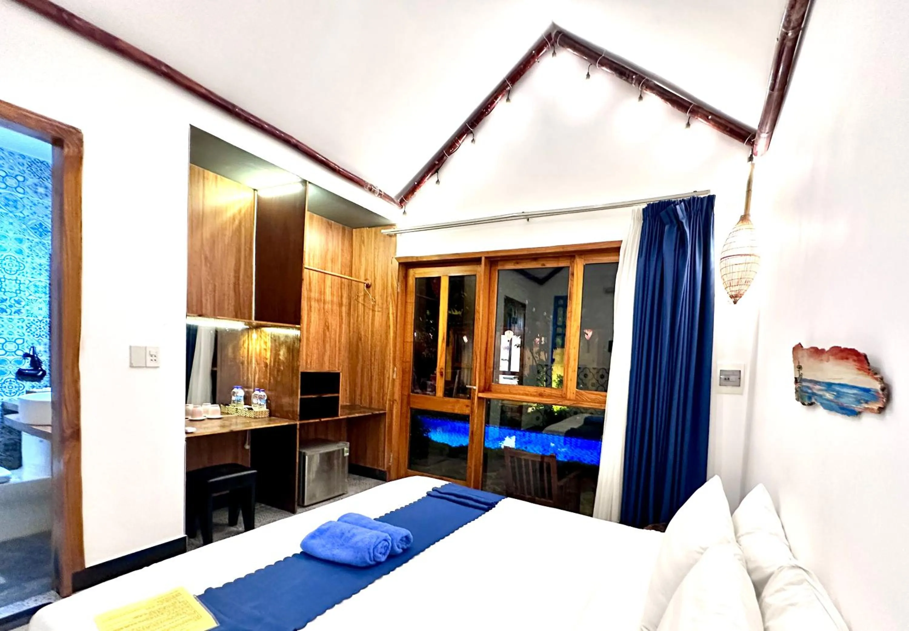 Photo of the whole room, Bed in La Belle An Bang Seaside Hideaway