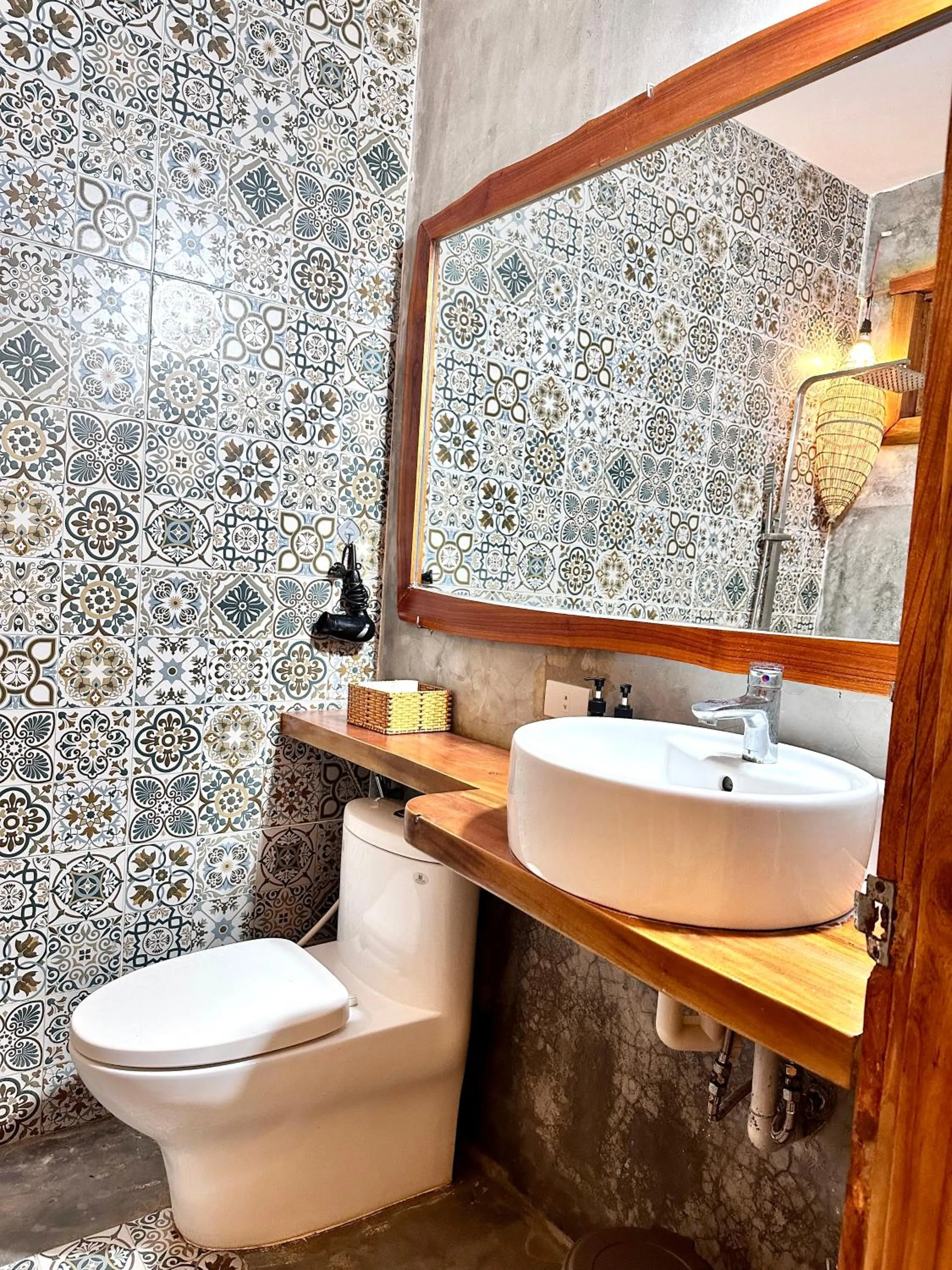 Toilet in La Belle An Bang Seaside Hideaway