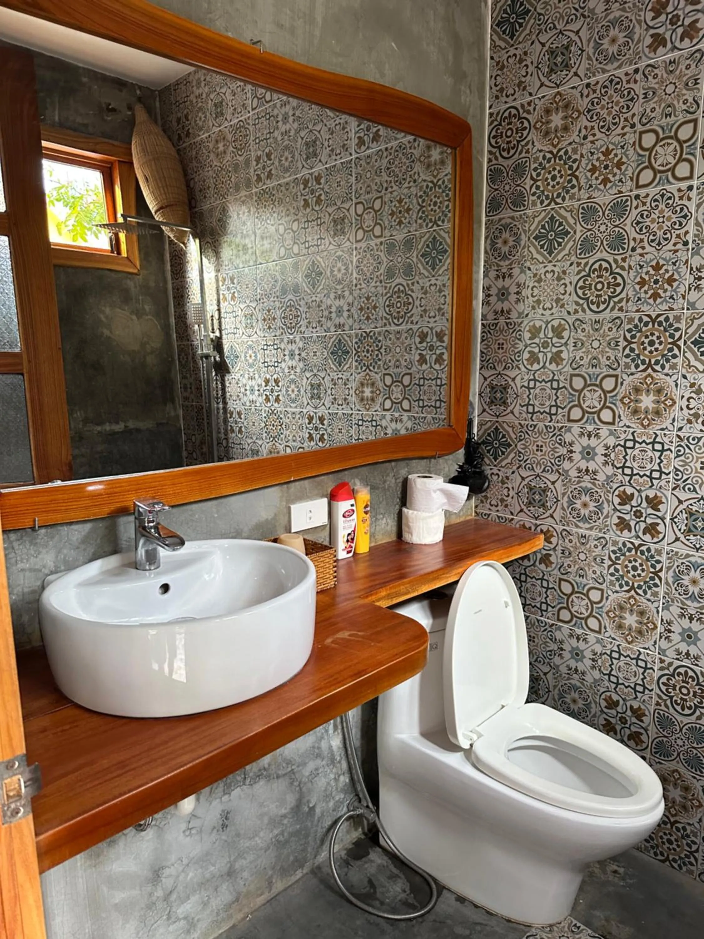 Toilet in La Belle An Bang Seaside Hideaway