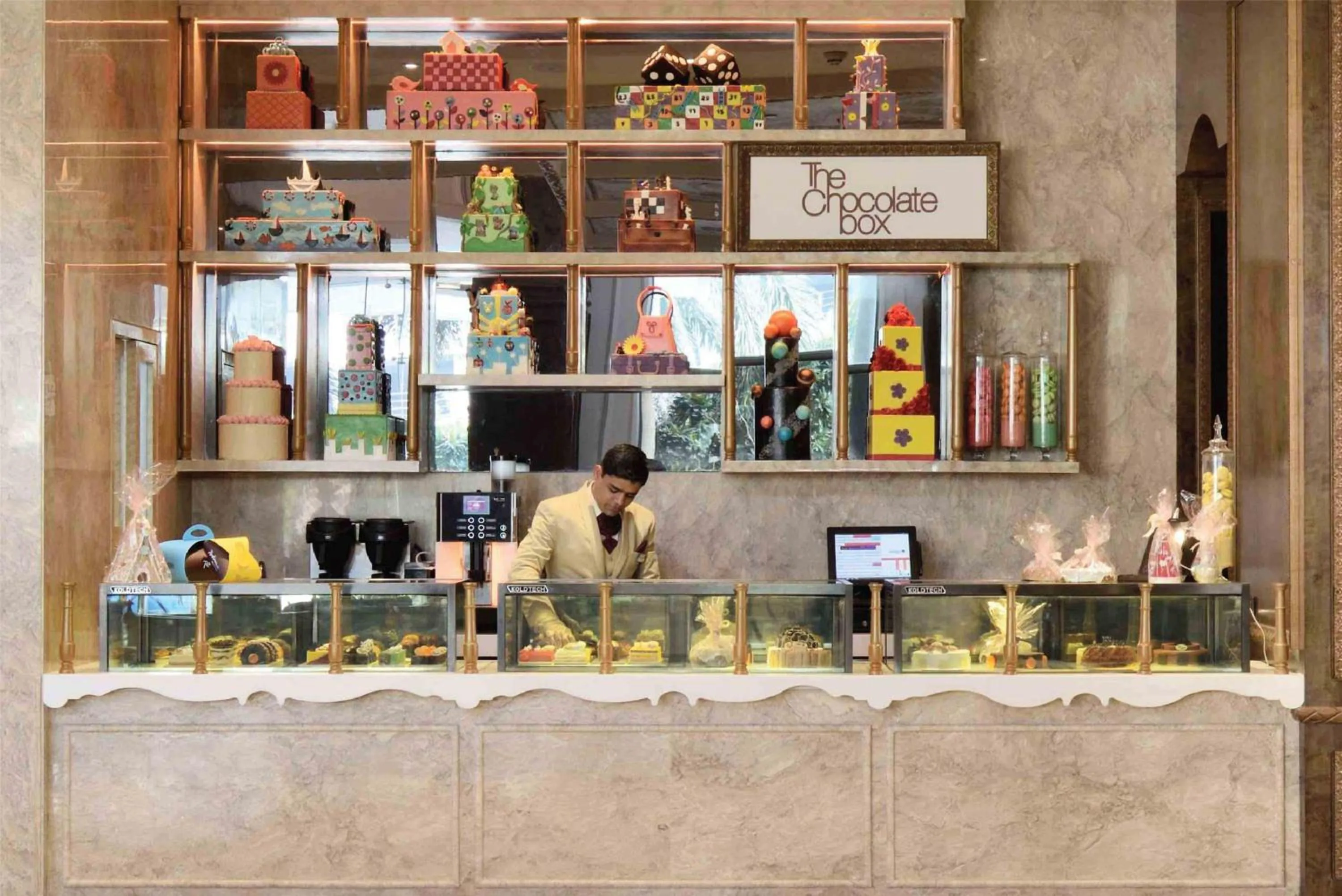 Restaurant/places to eat in Radisson Blu MBD Hotel Noida