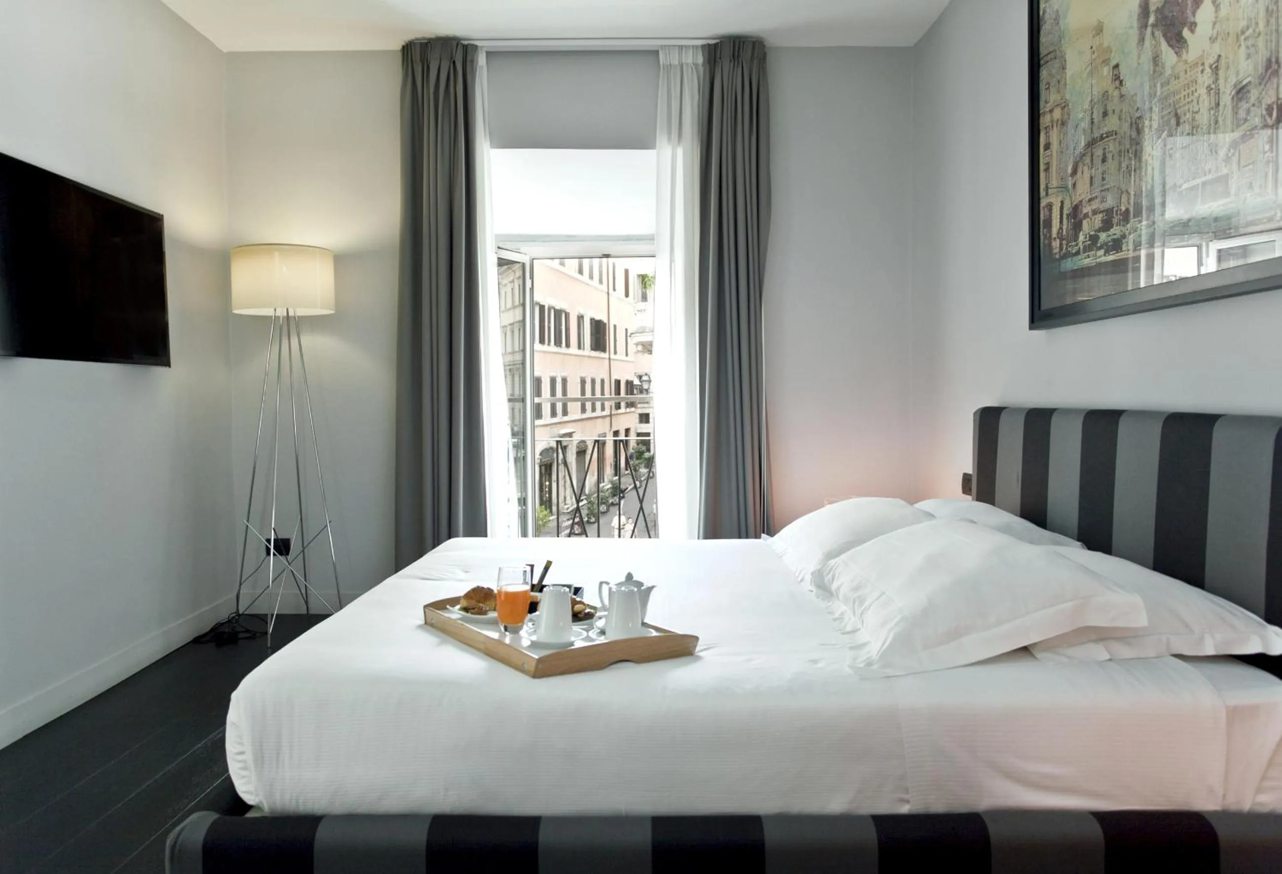 Bed in Suite Art Navona