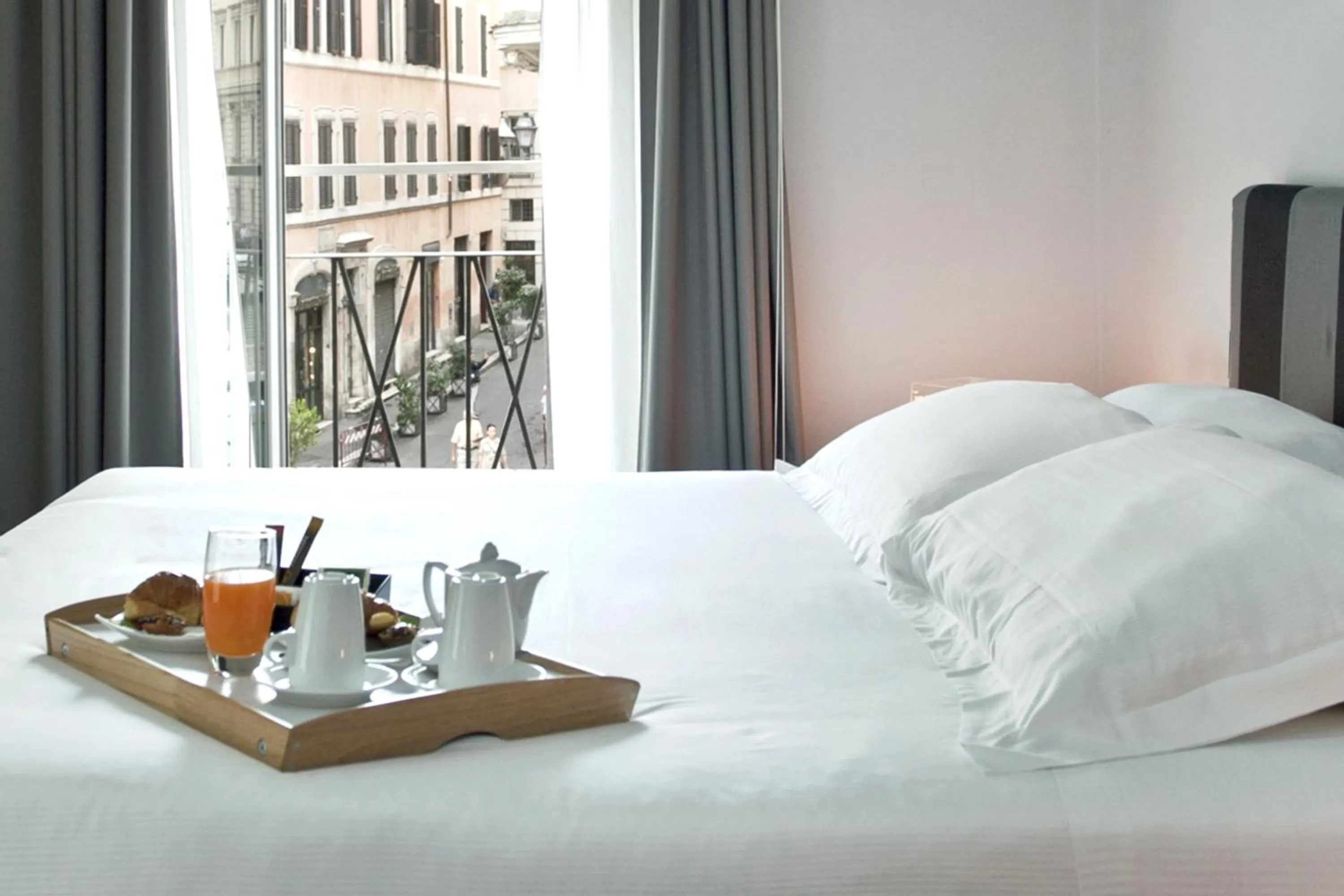 Bed in Suite Art Navona