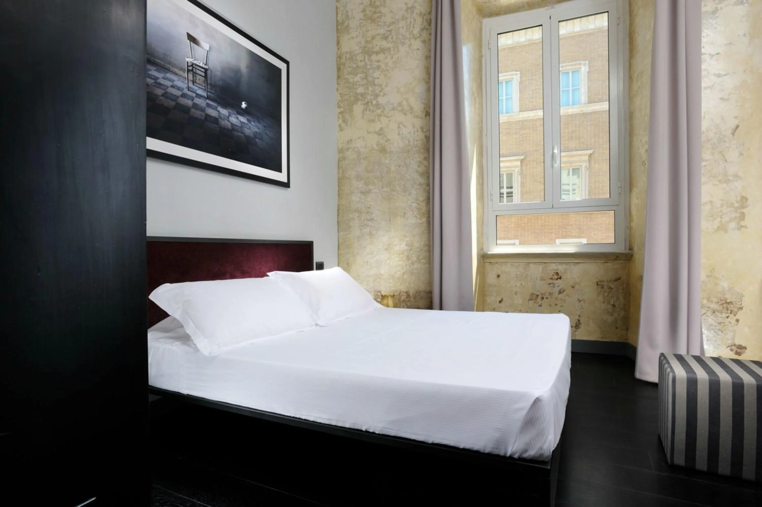 Bed in Suite Art Navona
