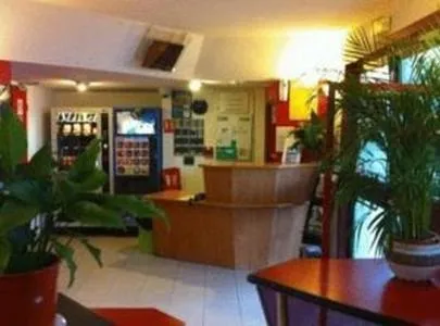 Lobby or reception in Lemon Hôtel Avignon Rochefort