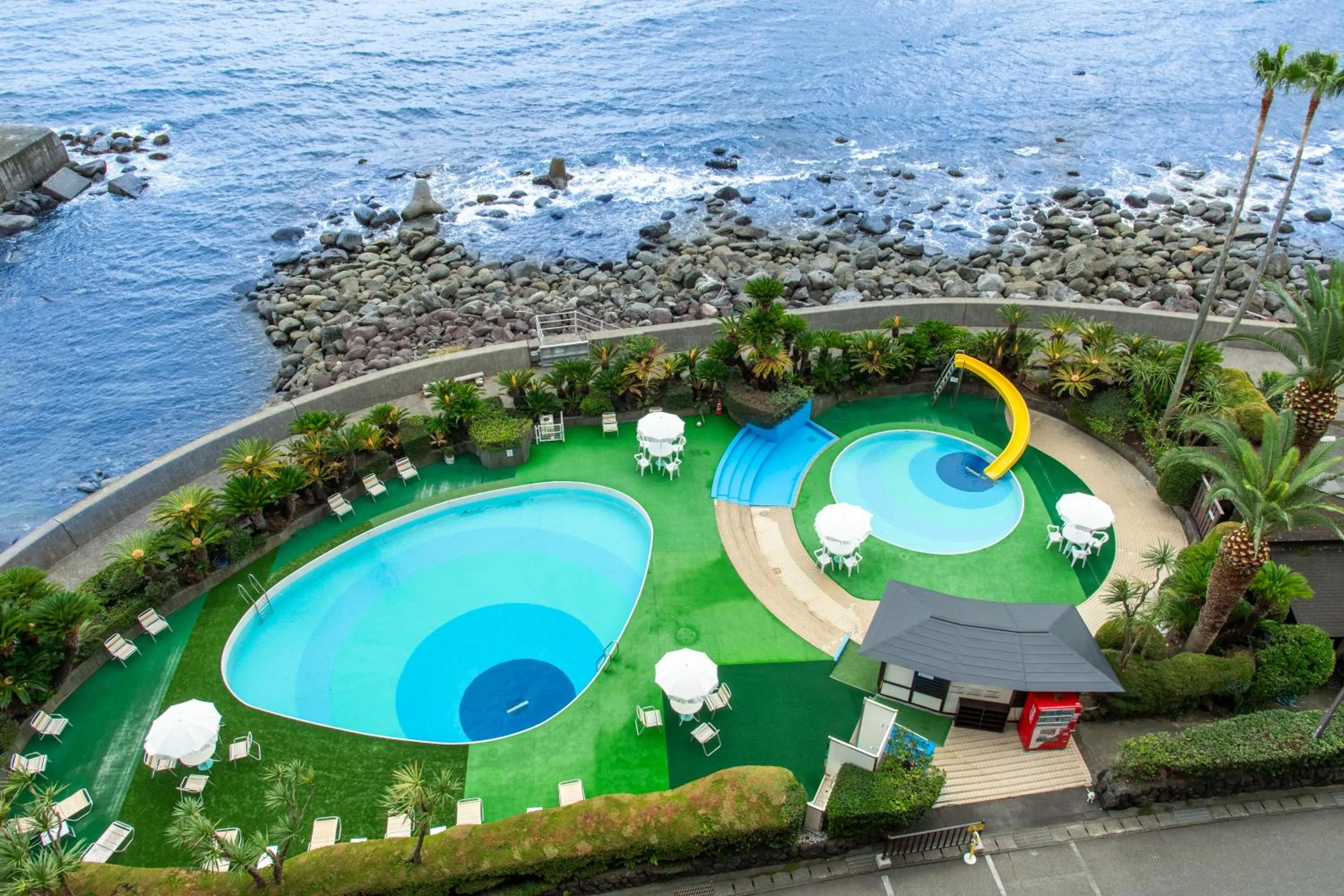 Swimming pool in Inatori Ginsuiso