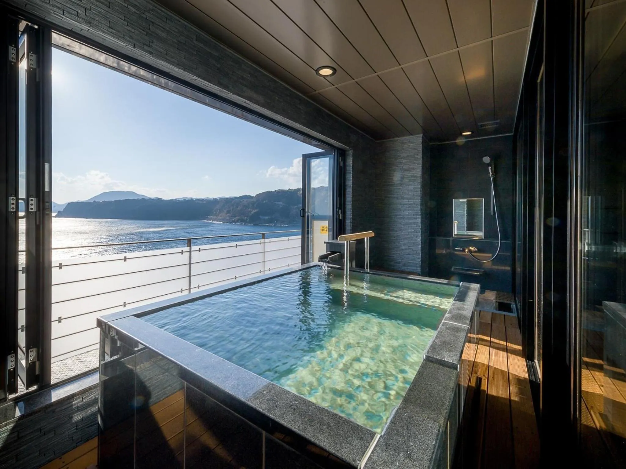 Area and facilities in Inatori Ginsuiso