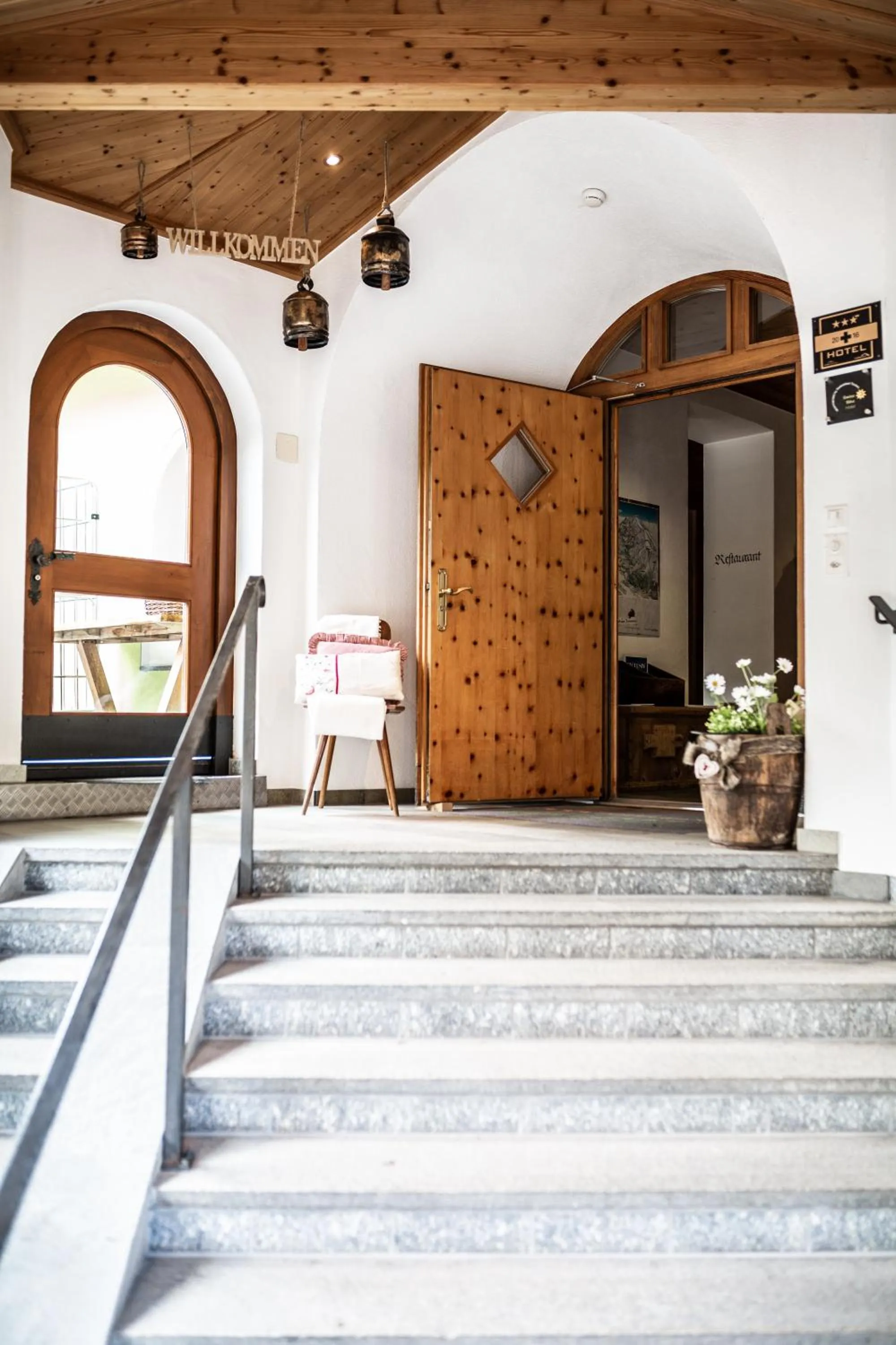Facade/entrance in Hotel Waldhaus am See