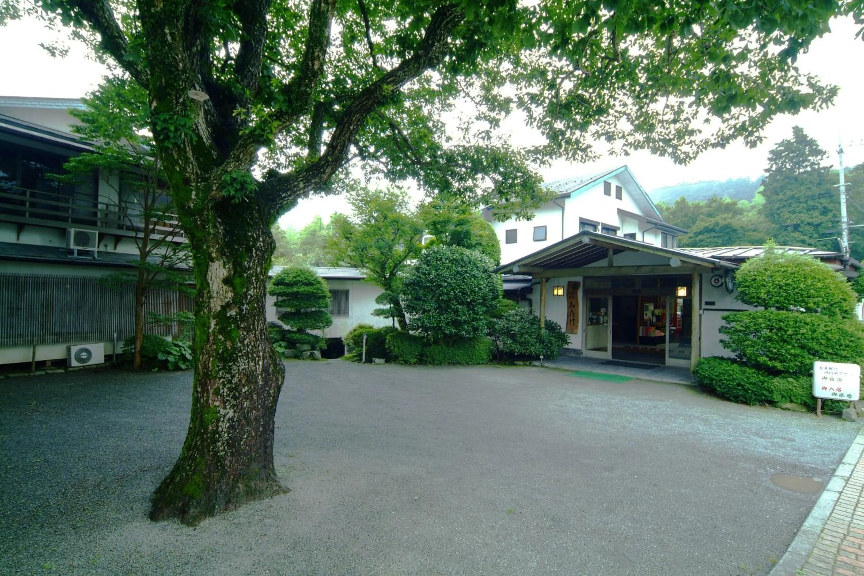 Facade/entrance in Mitake