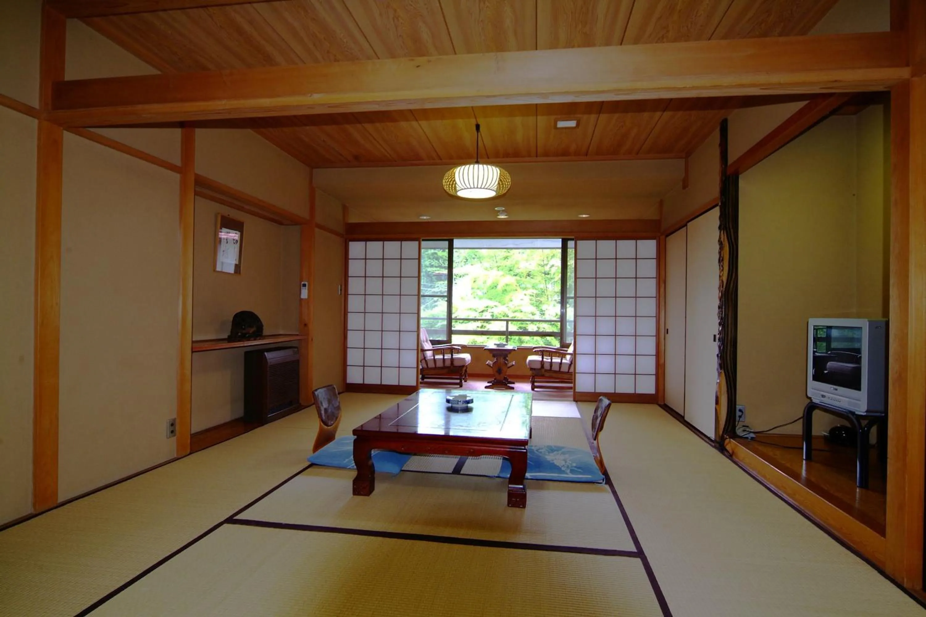 Photo of the whole room in Mitake