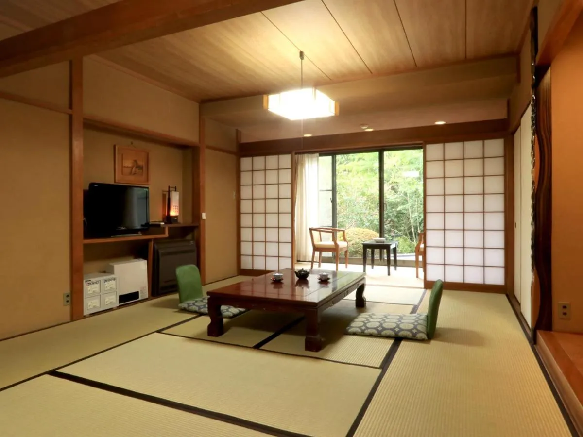 Photo of the whole room in Mitake