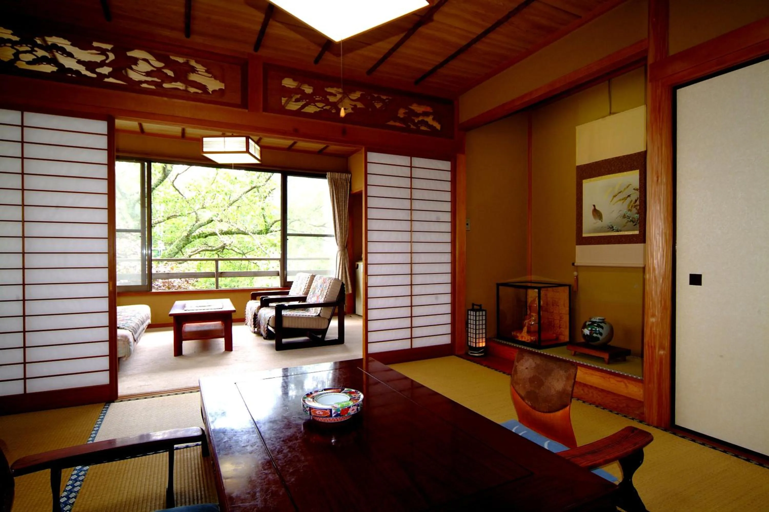 Photo of the whole room in Mitake