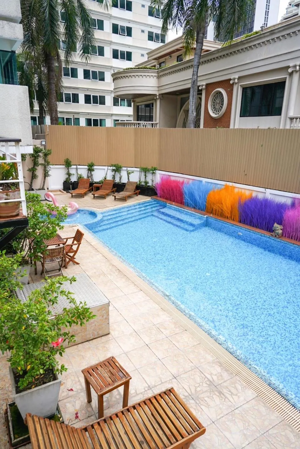 Swimming pool in Hotel Mermaid Bangkok
