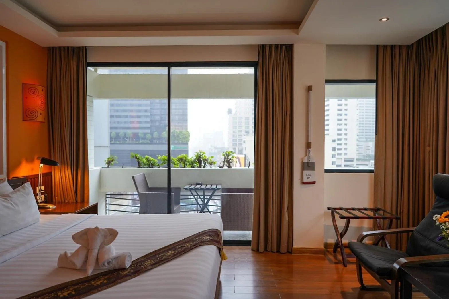 Bed in Hotel Mermaid Bangkok