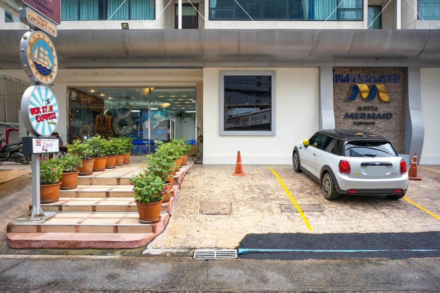 Parking in Hotel Mermaid Bangkok