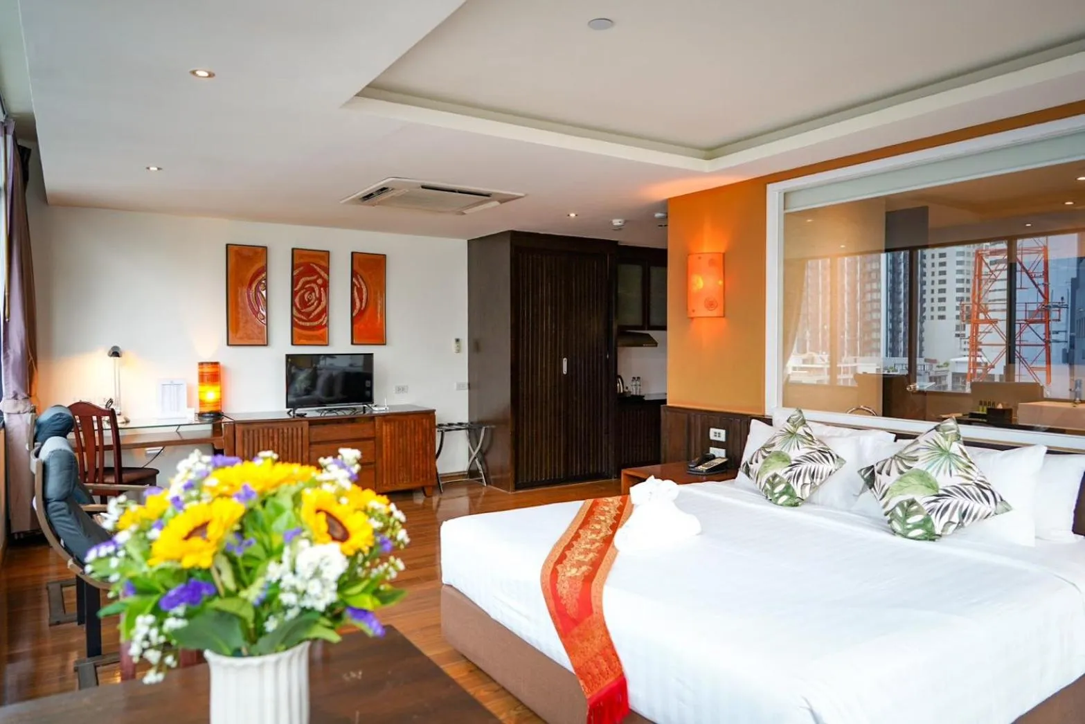 Bed in Hotel Mermaid Bangkok